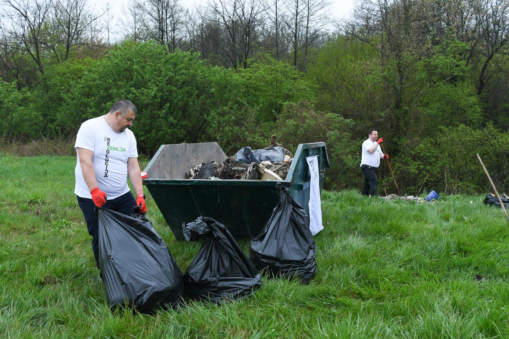 22.04.2022., Slunjska brda, Karlovac -  Vecernjakova akcija ciscenja u sklopu projekta "Rezolucija Zemlja". Photo: Bruno Fantulin/PIXSELL