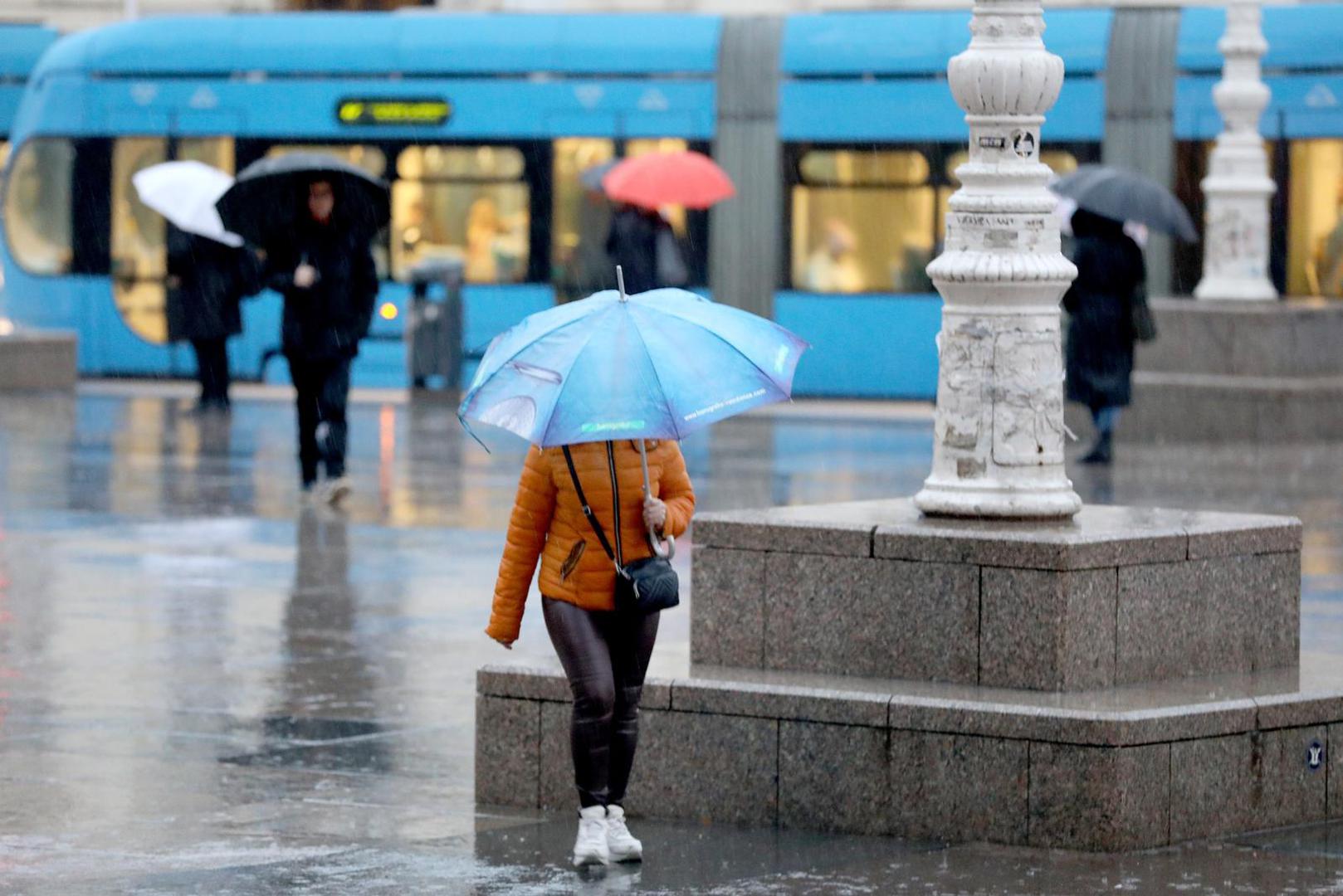 16.01.2023., Zagreb - Pogorsanje vremene sa jakom kisom koja od nocas pada u vecem dijelu Hrvatske tijekom tjedna bi prema prognozama moglo donijeti i snijeg u nizinama
. 
 Photo: Patrik Macek/PIXSELL