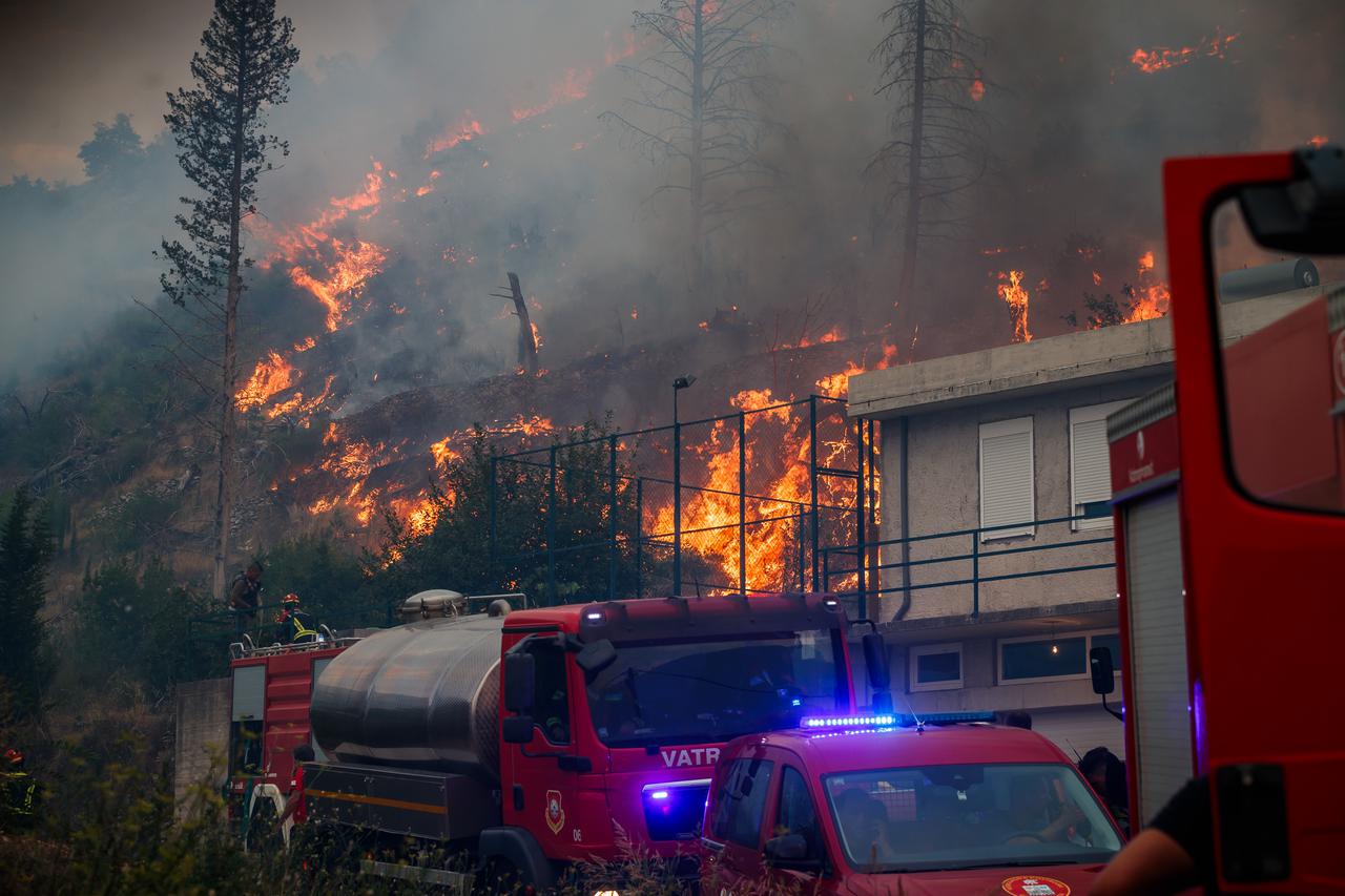 Na Markovači kod Žrnovnice sve izgorjelo osim okolice ove kućice