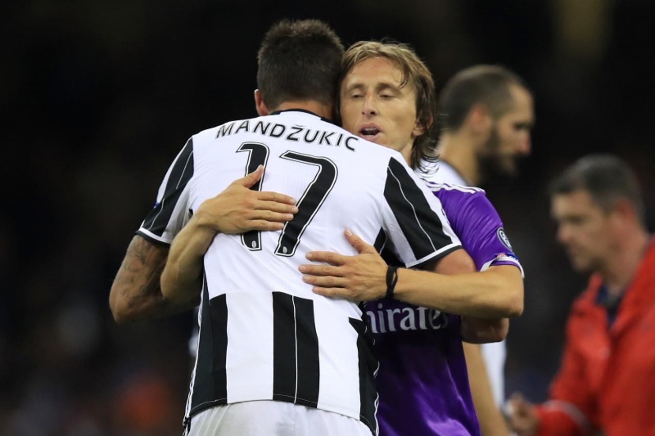 Luka Modrić i mario Mandžukić nakon finala lige prvaka
