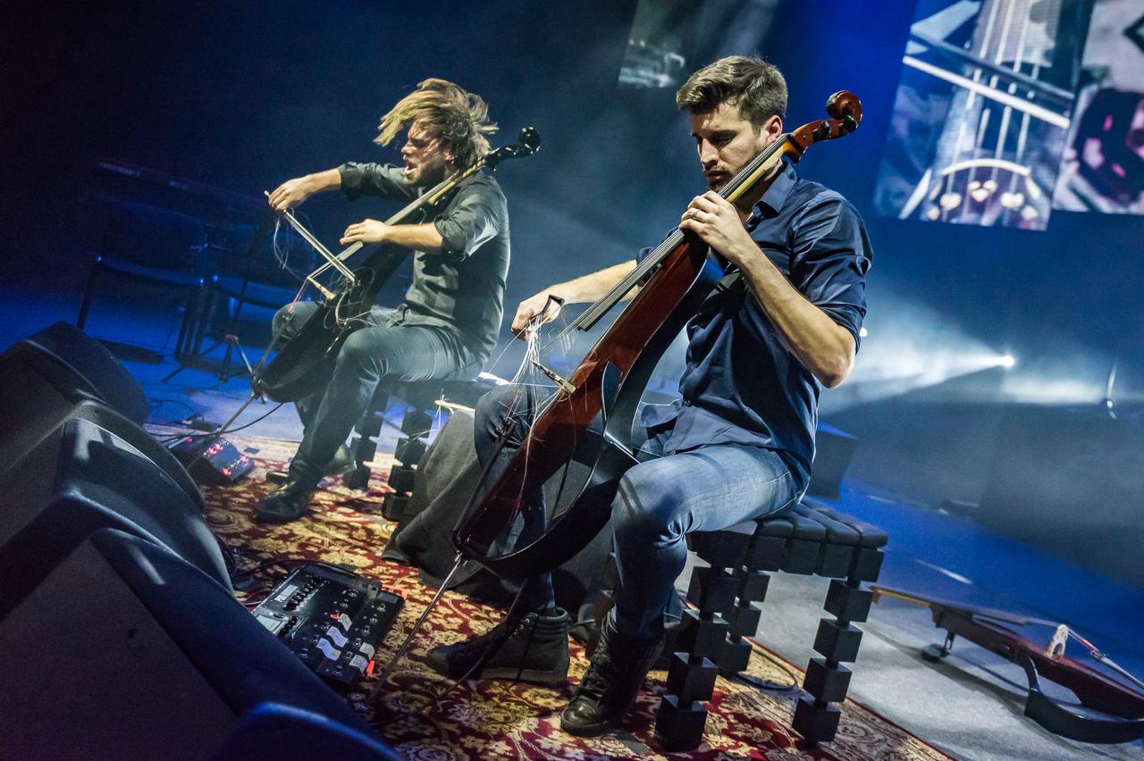 2CELLOS