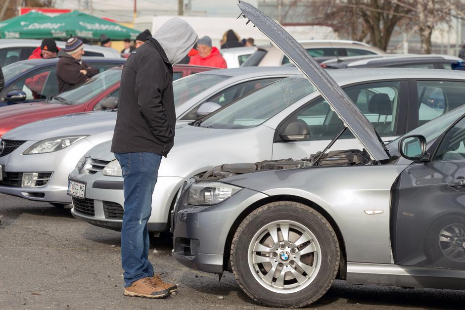 Osijek: Nedjeljni sajam automobila