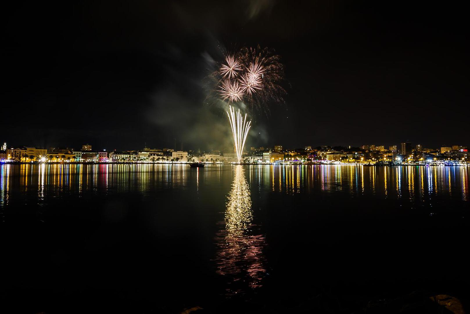 07.05.2022., Split - Vatromet na zavrsetku proslave sv Dujma. Danas je grad Split proslavio svog nebeskog zastitnika sv Dujma te je na kraju koncerta odrzan vatromet. 

 Photo: Zvonimir Barisin/PIXSELL