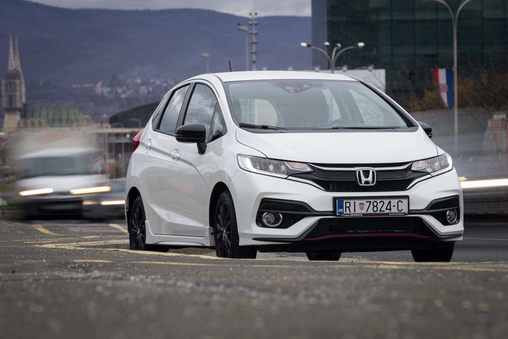 Na prvom mjestu ljestvice nalazi se Honda Jazz. Iako je možda iznenađujuće da mali i pristupačni Hondin model osvaja naslov najpouzdanijeg automobila, to je rezultat dugogodišnjeg pristupa koji je Hondi omogućio uspjeh. Honda je još prije nekoliko desetljeća shvatila da ključ "ponovljenih kupaca" leži u pouzdanim proizvodima. To je razlog zašto su prodali stotine milijuna modela Super Cub, zašto je NSX bio revolucija, ali i zašto je Jazz omiljen među vozačima svih dobnih skupina, od početnika do starijih osoba.