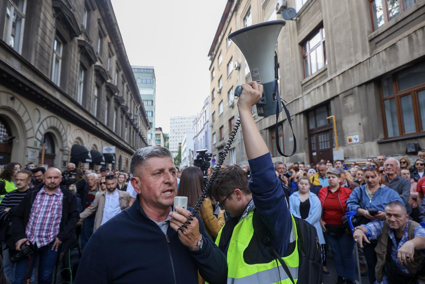 28.05.2023., Sarajevo, Bosna i Hercegovina - Nakon sto je u petak navecer u tragicnoj saobracajnoj nesreci ubijena mlada doktorica Azra Spahic, gradjani Sarajeva su odlucili odati joj pocast prosvjednim okupljanjem na mjestu nesrece.

 Photo: Armin Durgut/PIXSELL