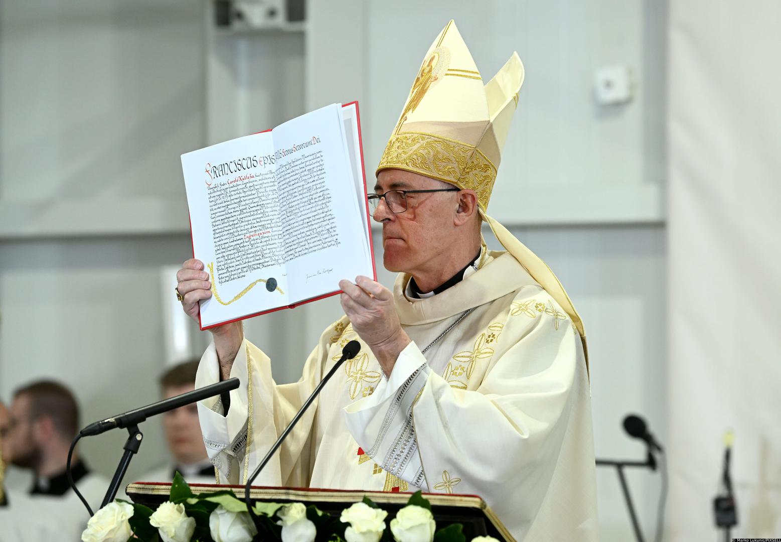 29.04.2023., Zagreb - Svecanim liturgijskim slavljem sluzbu novog zagrebackog nadbiskupa preuzeo je monsinjor Drazen Kutlesa postavsi tako 77. zagrebacki biskup, odnosno 9. nadbiskup metropolit zagrebacki. Nuncij u hrvatskoj Mons. Giorgio Lingua Photo: Marko Lukunic/PIXSELL