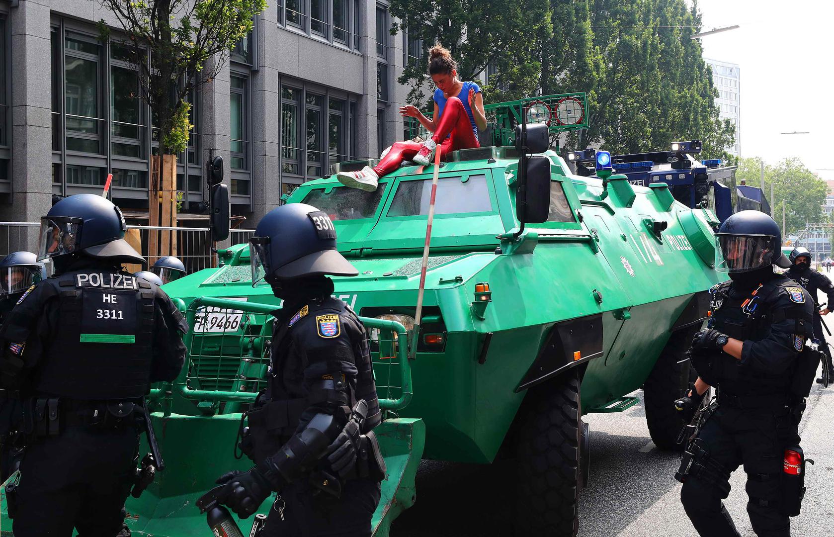 Prosvjedi protiv G20 pretvorili su se u sukobe s policijom i huligansko uništavanje Hamburga koji je uz Berlin njemačka utvrda anarhista