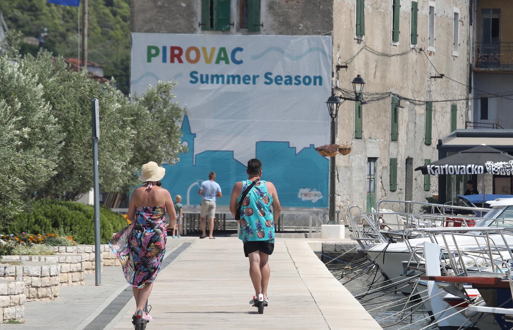 23.07.2024.,Pirovac-- Turisticka patrola i Vecernjakove zvjezdice u Pirovcu. Photo: Dusko Jaramaz/PIXSELL