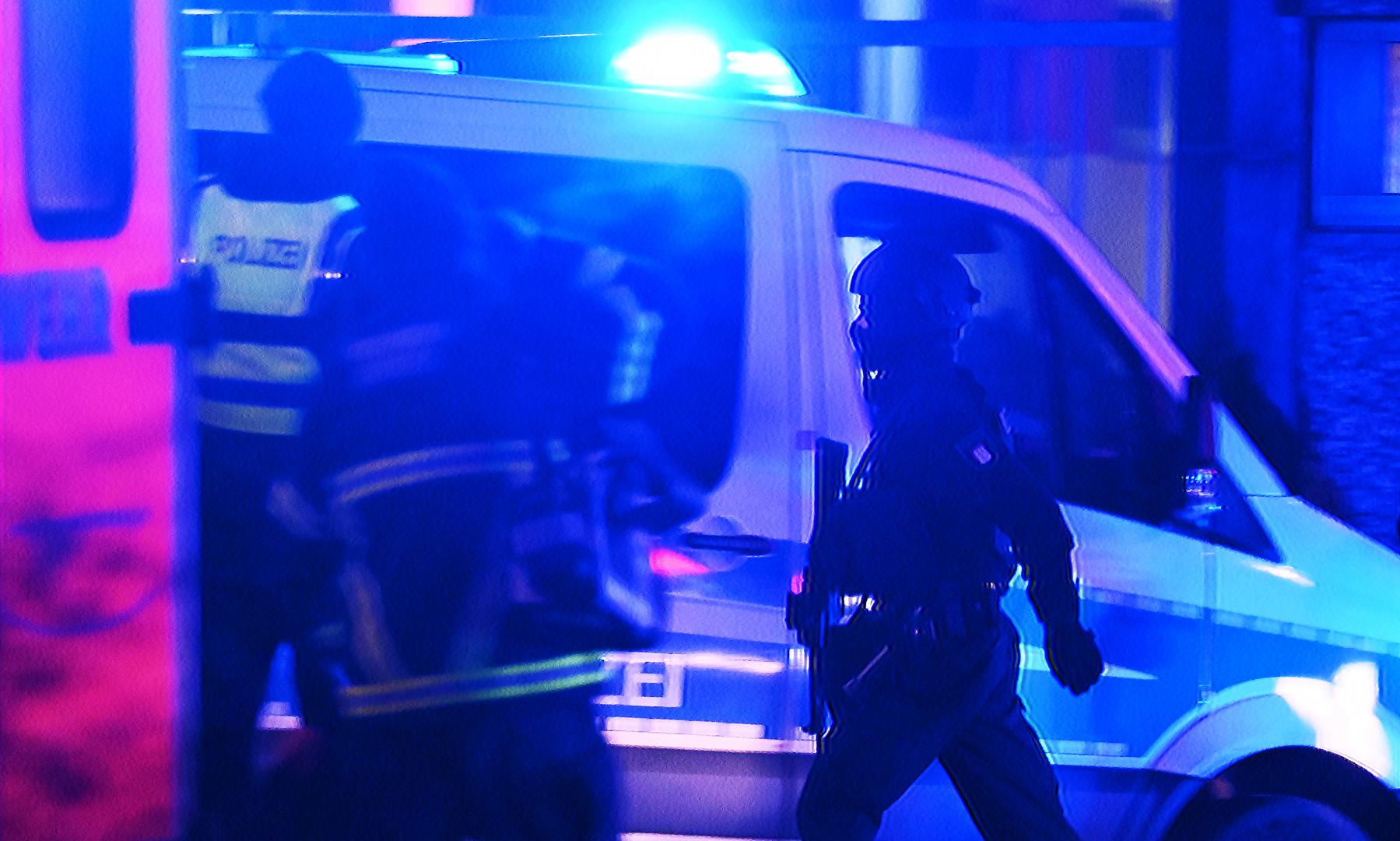 09 March 2023, Hamburg: Police officers in special equipment are on duty in Hamburg. Shots have been fired and the police are on the scene with strong forces. Photo: Jonas Walzberg/dpa Photo: Jonas Walzberg/DPA