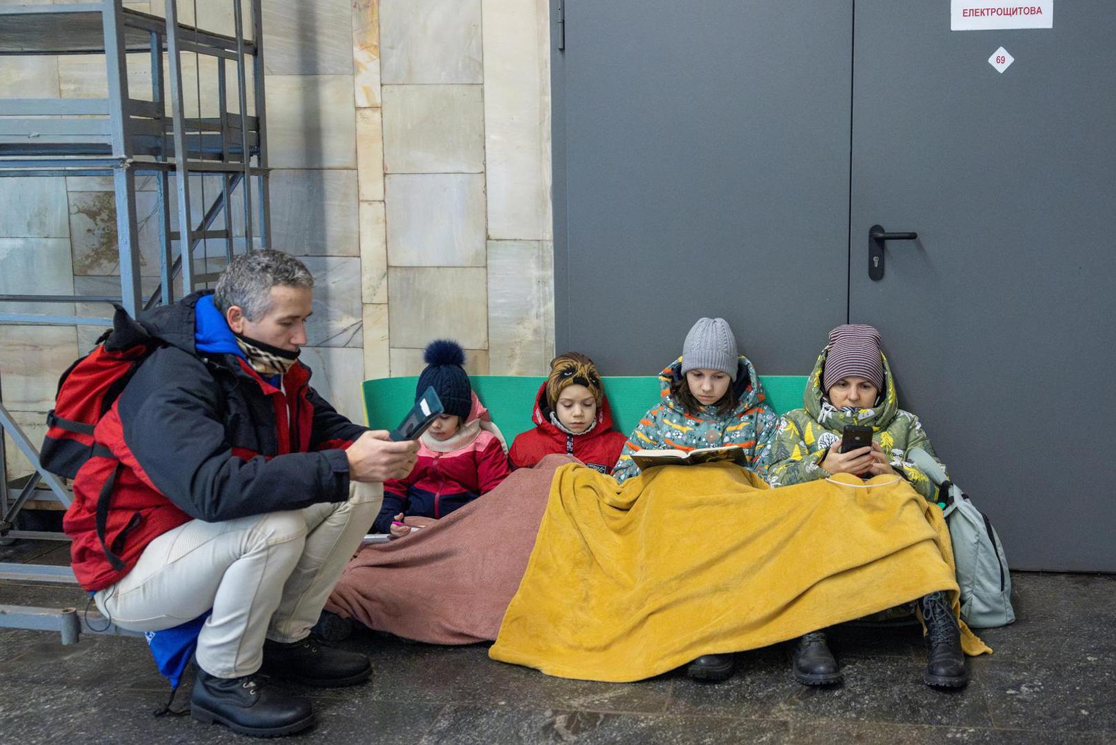 Diljem Ukrajine građani provode besane noći u podrumima.