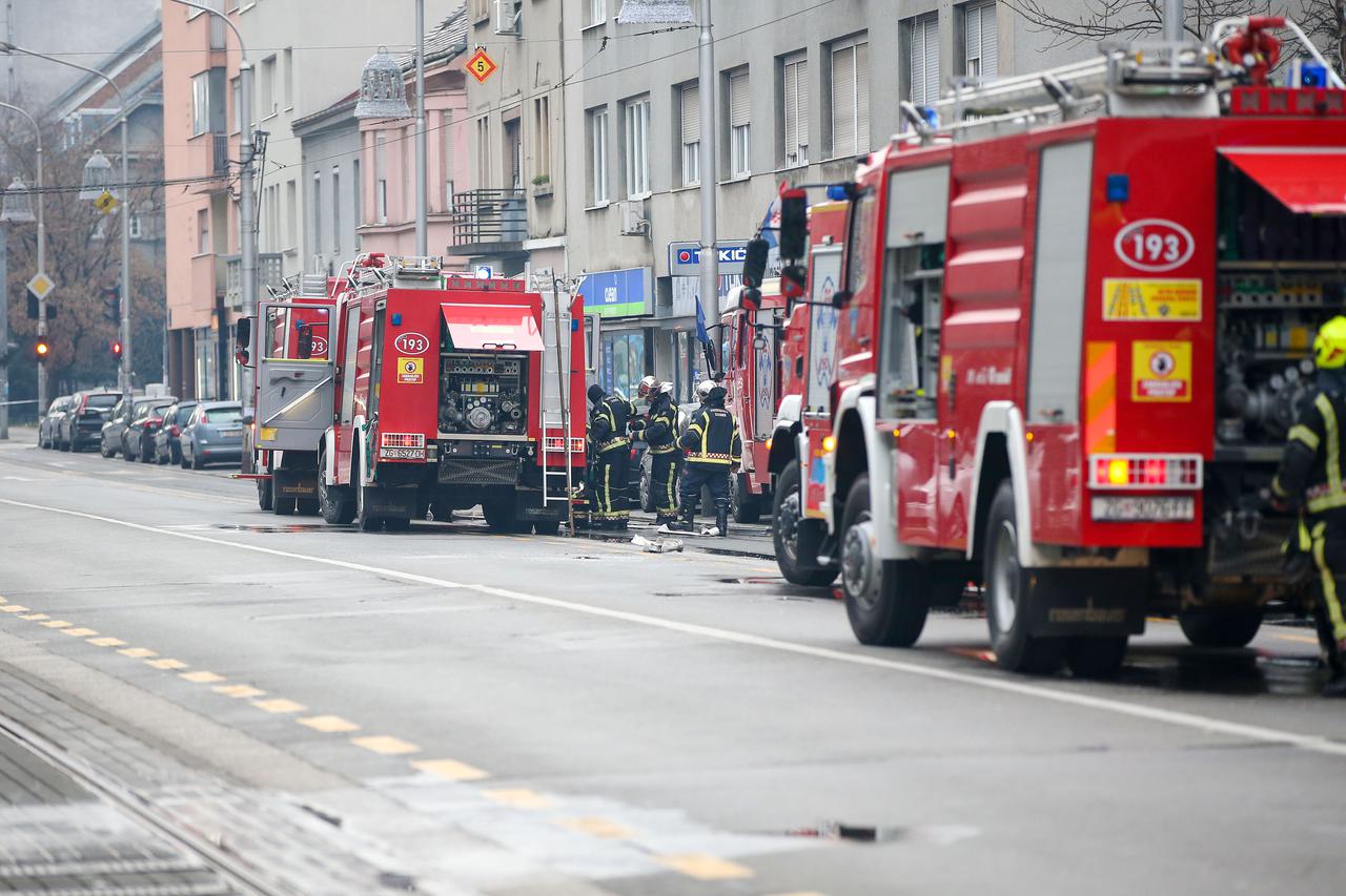 Zagreb: Požar skladišta u Maksimirskoj ulici