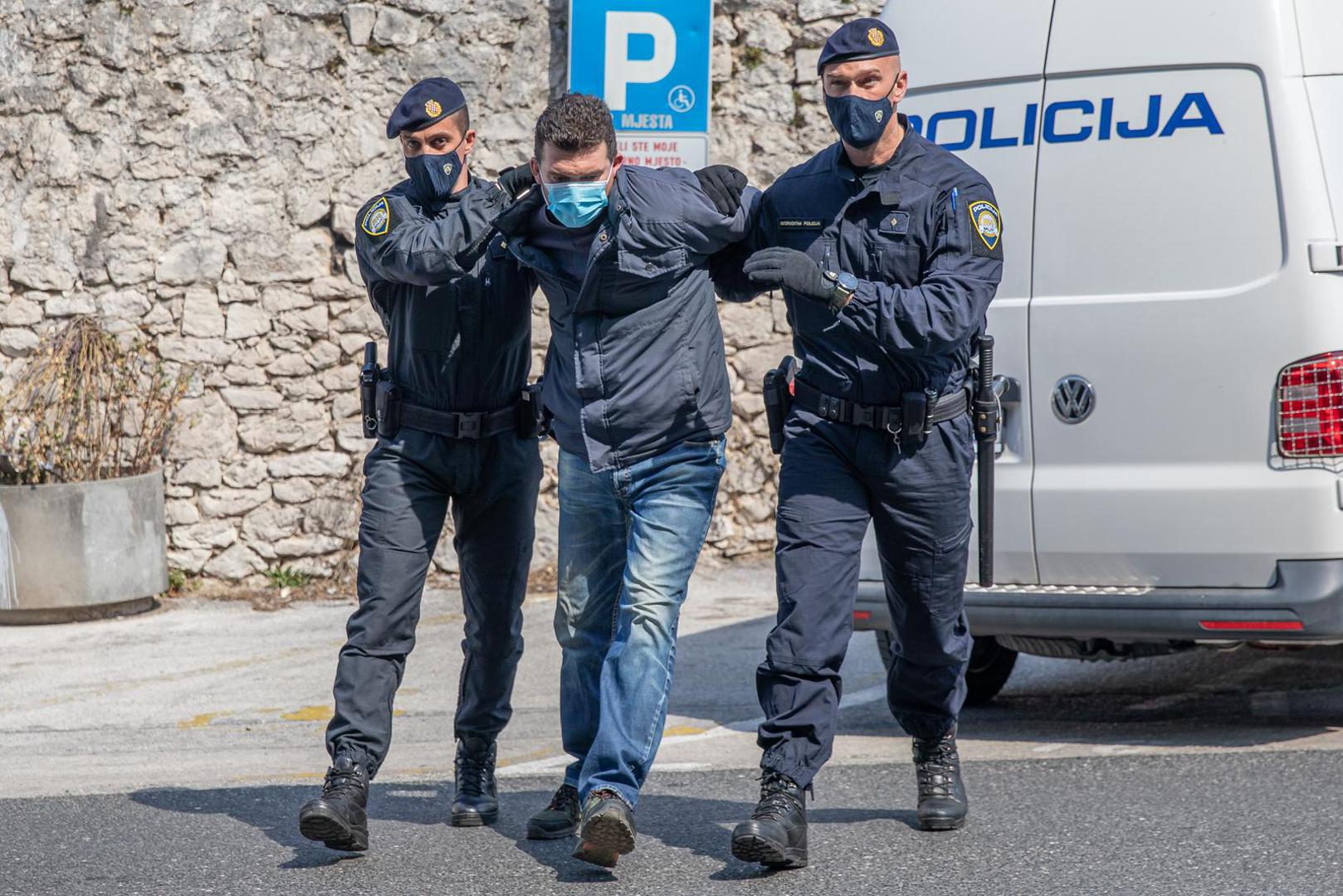 26.03.2022., Dubrovacki sud, Dubrovnik - Privodjenje Milenka Radulovica, osumnjicenog za dvostruko ubojstvo u Plocama.
 Photo: Grgo Jelavic/PIXSELL