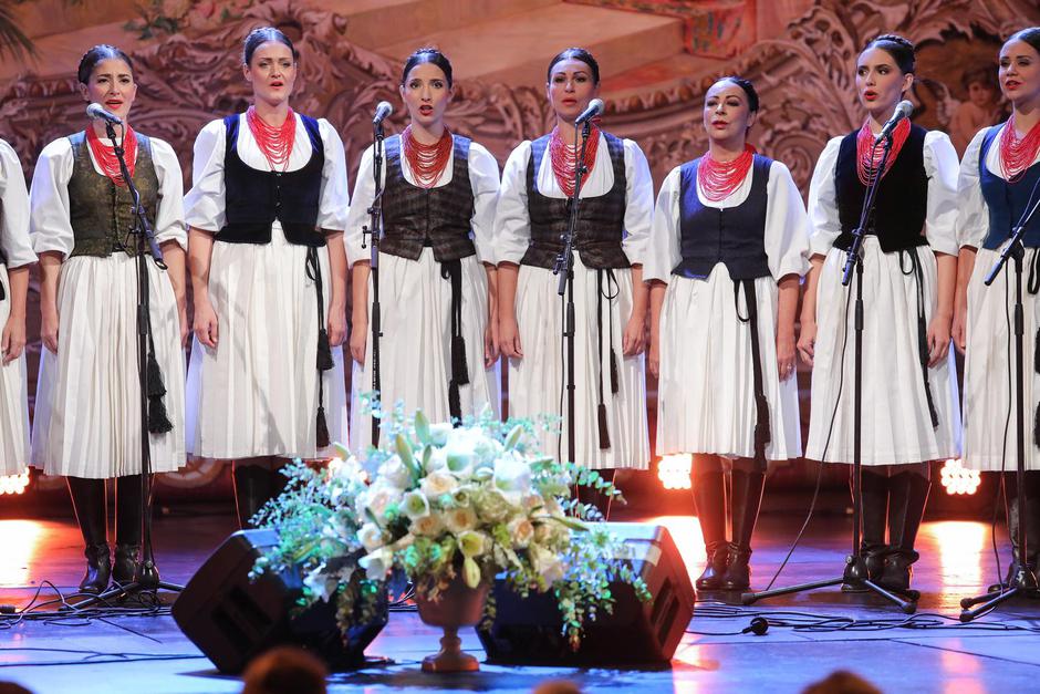 Zagreb: Klapa Sinj koncertom u HNK-u obilježila 40 godina djelovanja