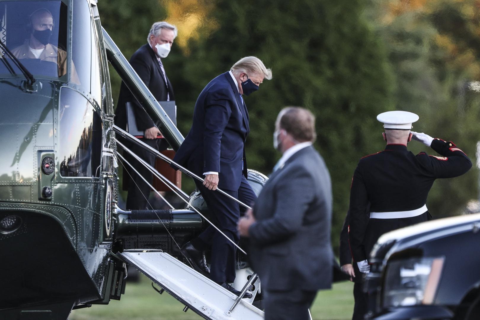 President Trump Arrives At Walter Reed Hospital - Washington U.S. President Donald Trump exits Marine One while arriving to Walter Reed National Military Medical Center in Bethesda, Maryland, U.S., on Friday, Oct. 2, 2020. Trump will be treated for Covid-19 after being in isolation at the White House since his diagnosis, which he announced after one of his closest aides had tested positive for coronavirus infection.
(Photo by Oliver Contreras/Pool/ABACAPRESS.COM) Pool/ABACA /PIXSELL