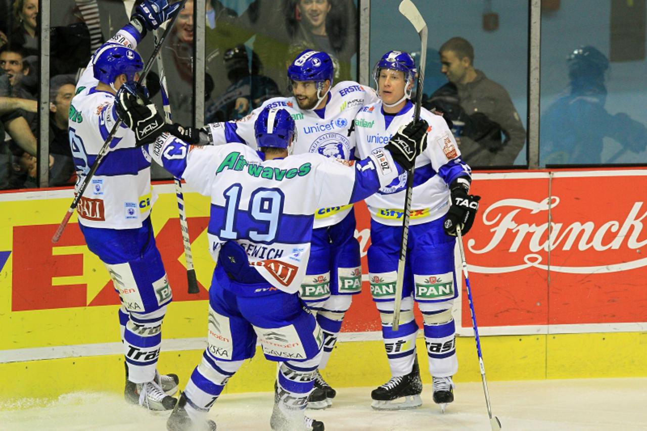 \'08.10.2010., Ledena dvorana Doma sportova, Zagreb - Hokej, EBEL liga, KHL Medvescak Zagreb - EHC Liwest Black Wings Linz. Ryan Kinasewich, John Hecimovic Photo: Dalibor Urukalovic/PIXSELL\'