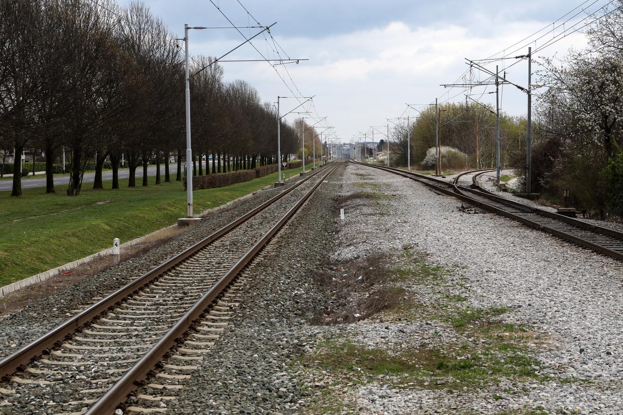 Zagreb: Na pružnom prijelazu stradala maloljetna osoba