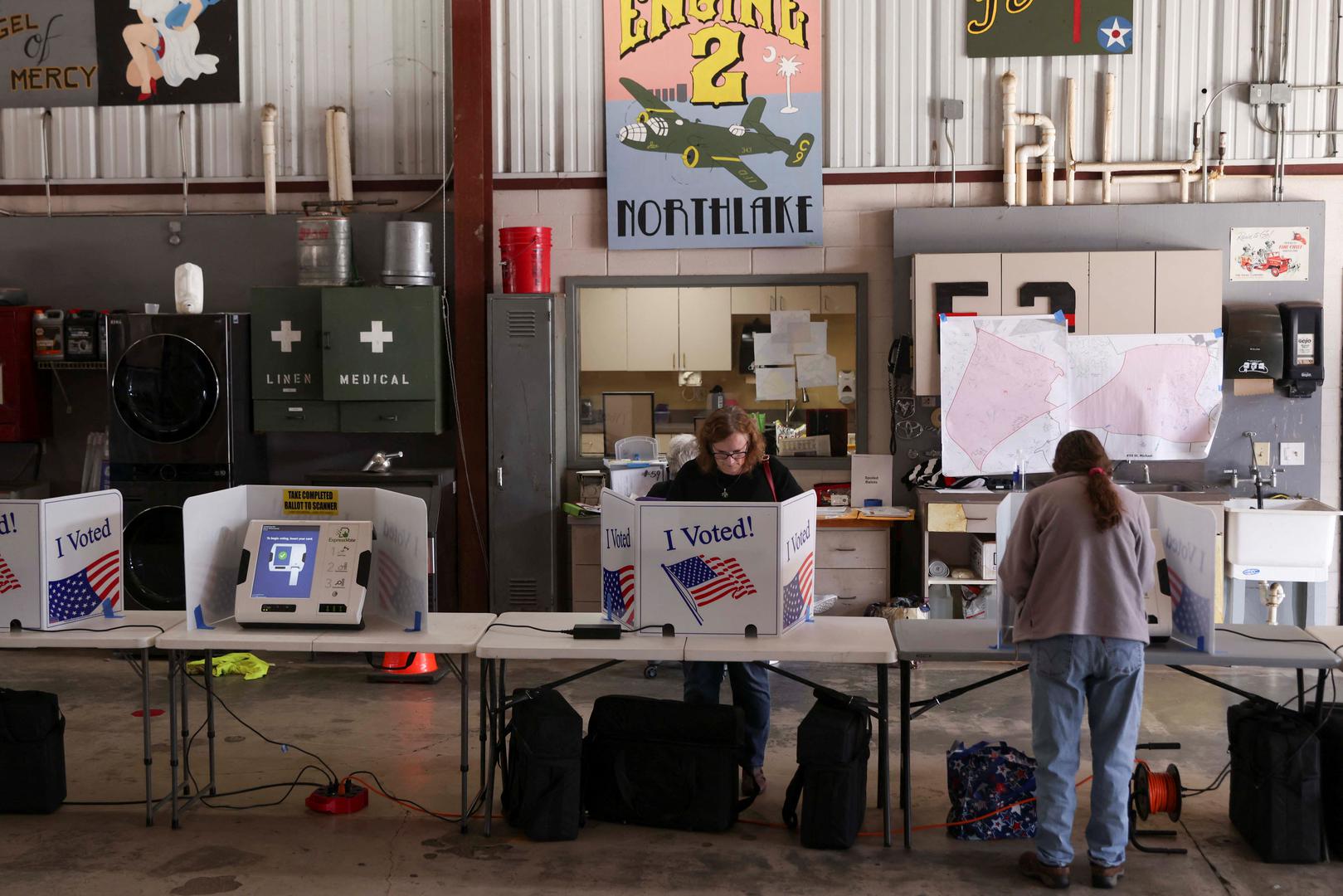 People cast their votes at the Northlake Fire Station during the Republican presidential primary election on Election Day, in Irmo, South Carolina, U.S. February 24, 2024. REUTERS/Alyssa Pointer Photo: Alyssa Pointer/REUTERS