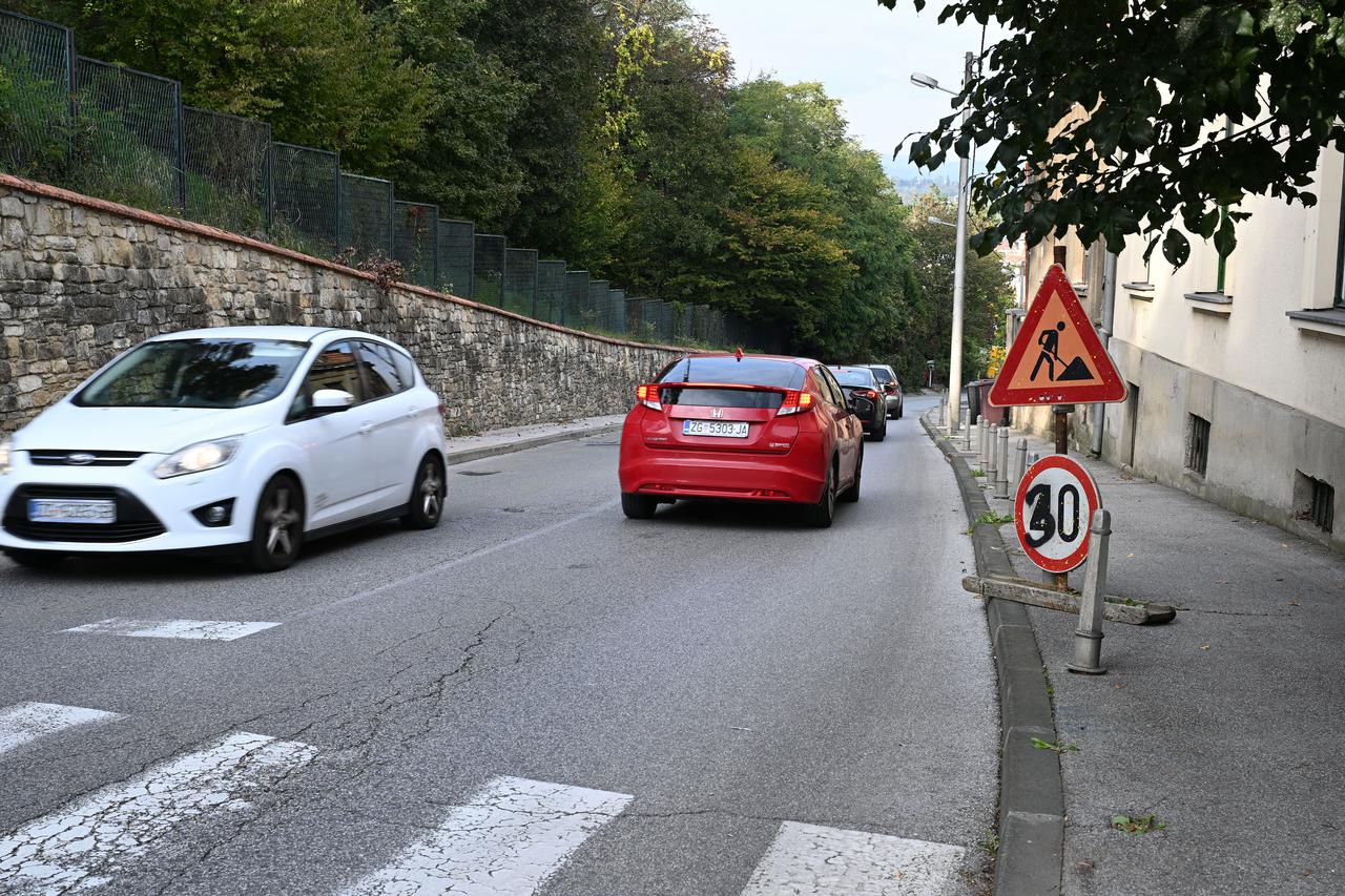 Zagreb: Radovi na rušenju kuće Mlinarskoj