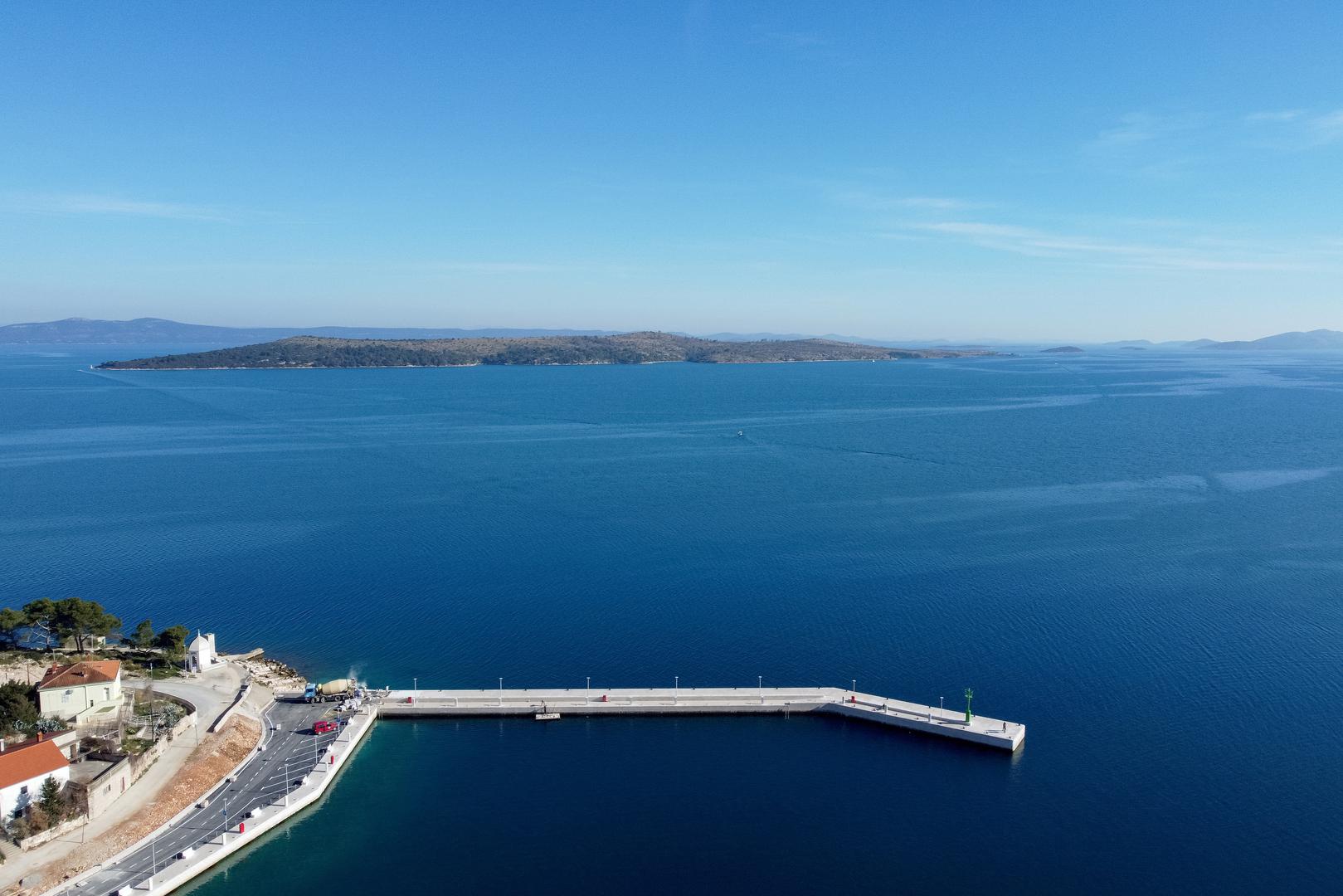 26.01.2024., Sali - Pogled iz zraka na novu luku Sali sa 116 m dugim lukobranom i 150 m nove obale Photo: Sime Zelic/PIXSELL