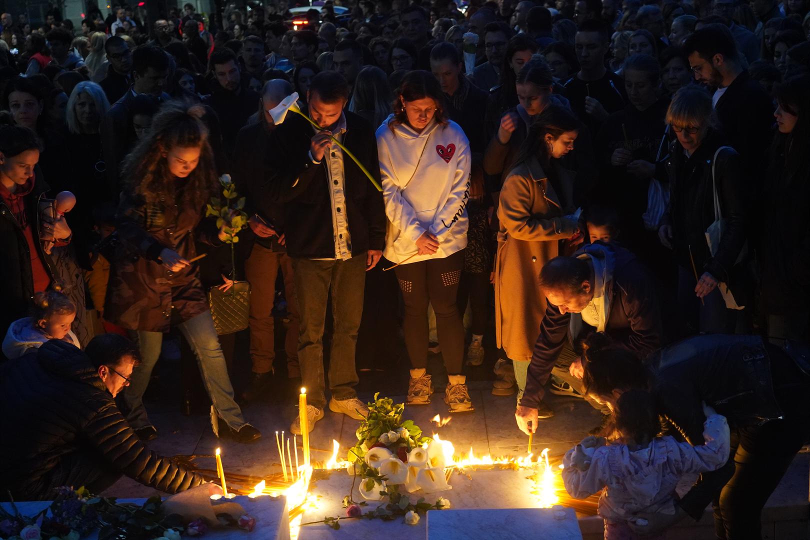 03, May, 2023, Belgrade - Citizens gathered on Cvetni trg to pay their respects to the victims of the tragedy that happened at the "Vladislav Ribnikar" Elementary School this morning when a seventh-grade grader killed eight students and a security guard.  Photo: Antonio Ahel/ATAImages

03, maj, 2023, Beograd - Gradjani su se okupili na Cvetnom trgu kako bi odali pocast stradalima u tragediji koja se desila u Osnovnoj skoli "Vladislav Ribnikar" jutros kada je cenik sedmog razreda ubio osam ucenika i radnika obezbedjenja. Photo: Antonio Ahel/ATAImages Photo: Antonio Ahel/ATAImages/PIXSELL