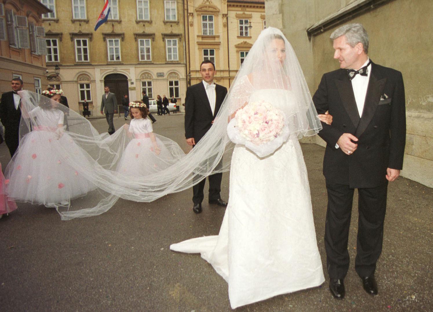 21.4.2001., Zagreb - Vjencanje Ive Todoric i Hrvoja Balenta.r"nPhoto: Boris Scitar/Vecernji list