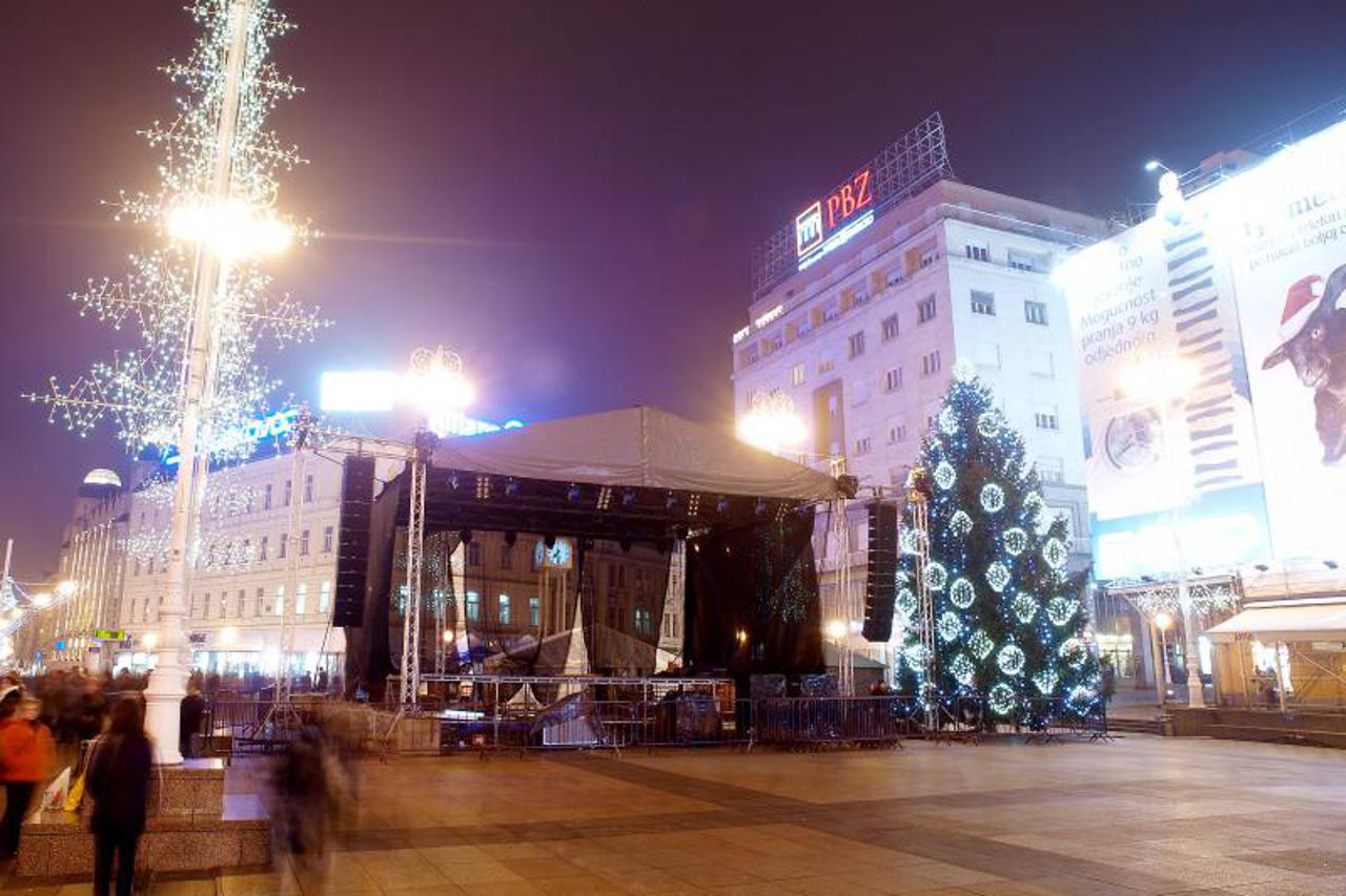 trg bana jelačića, britanski trg, britanac, nova godina (1)