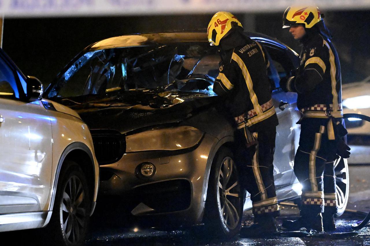 Zagreb: Vatrogasci ugasili požar automobila u Travnom, čula se i eksplozija