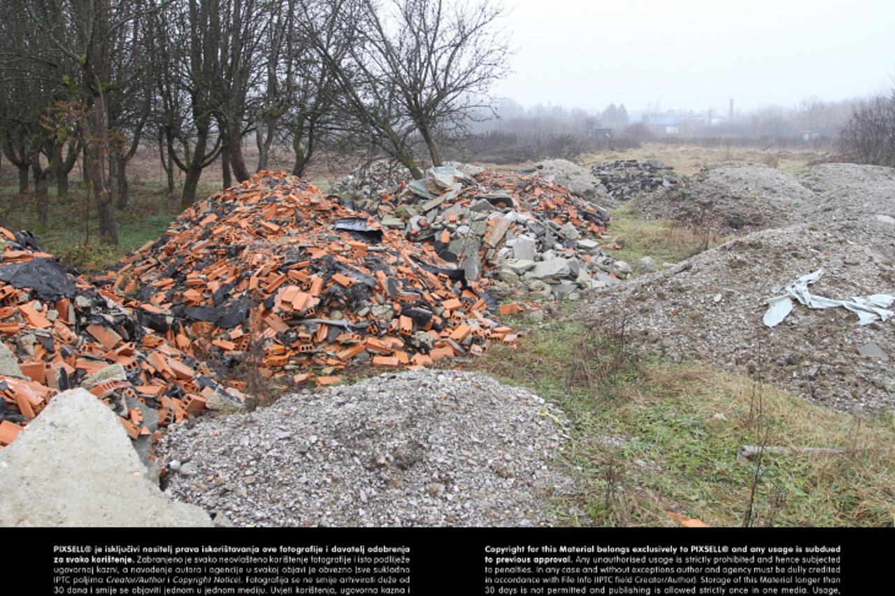 '11.01.2013., Karlovac - Divlji deponij  na kojem su gradevinski i drugi otpad odlagale gradske tvrtke, HS produkt i drugi, zbog cega je Grad Karlovac kazneno prijavljen.  Photo: Kristina Stedul Fabac