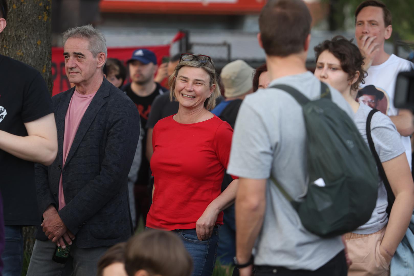 06.05.2023. Zagreb- Na savskom nasipu u blizini kluba Mocvara i mosta Slobode zapaljeni su Trnjanski krijesovi u sjecanje na ulazak partizana u Zagreb 8.svibnja 1945. Sandra Bencic.  Photo: Boris Scitar/PIXSELL