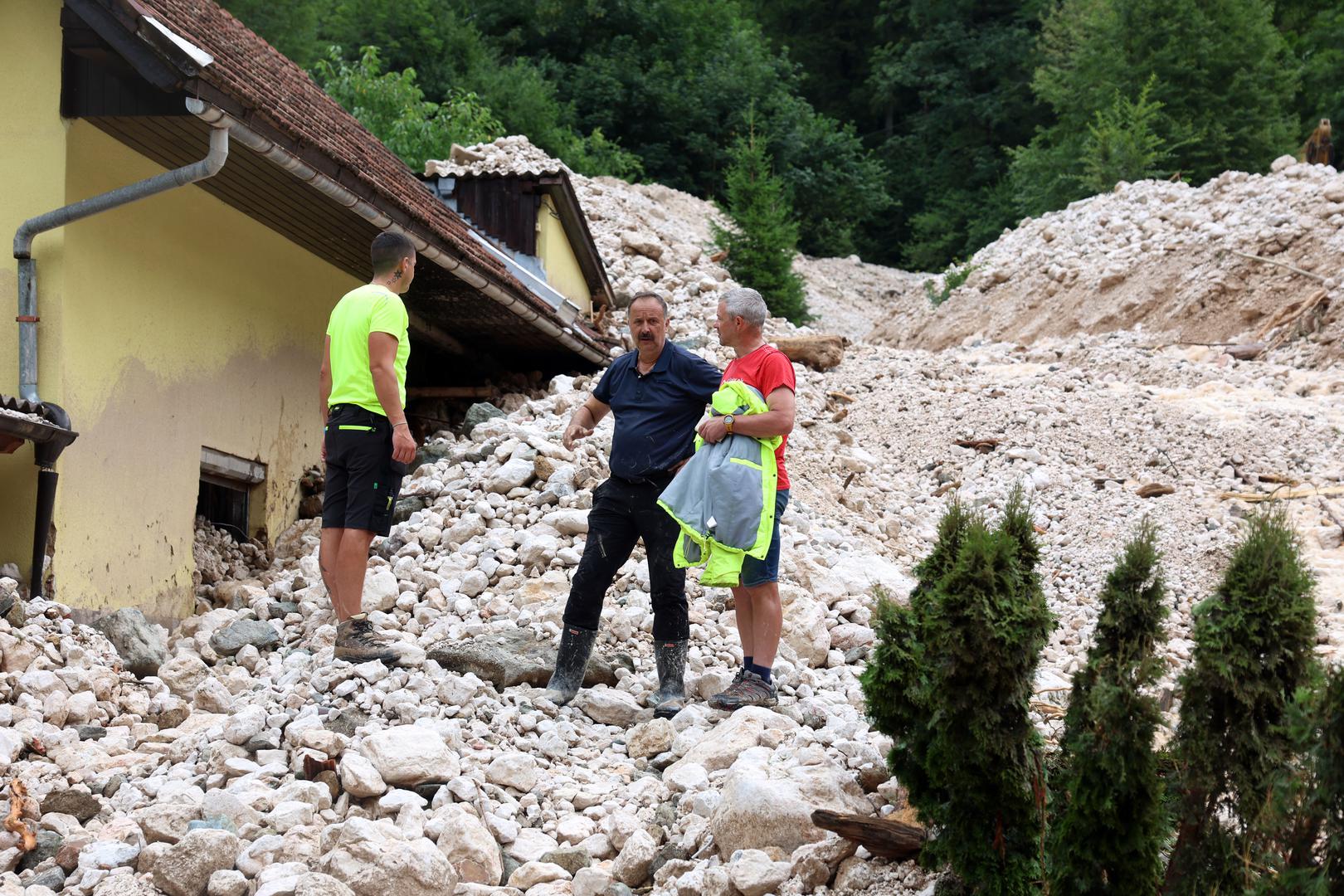 Za 47 belgijskih izviđača koji su evakuirani iz susjedne doline pronađena je alternativna lokacija za kampiranje, a regionalna civilna zaštita će im osigurati potrebne šatore. 