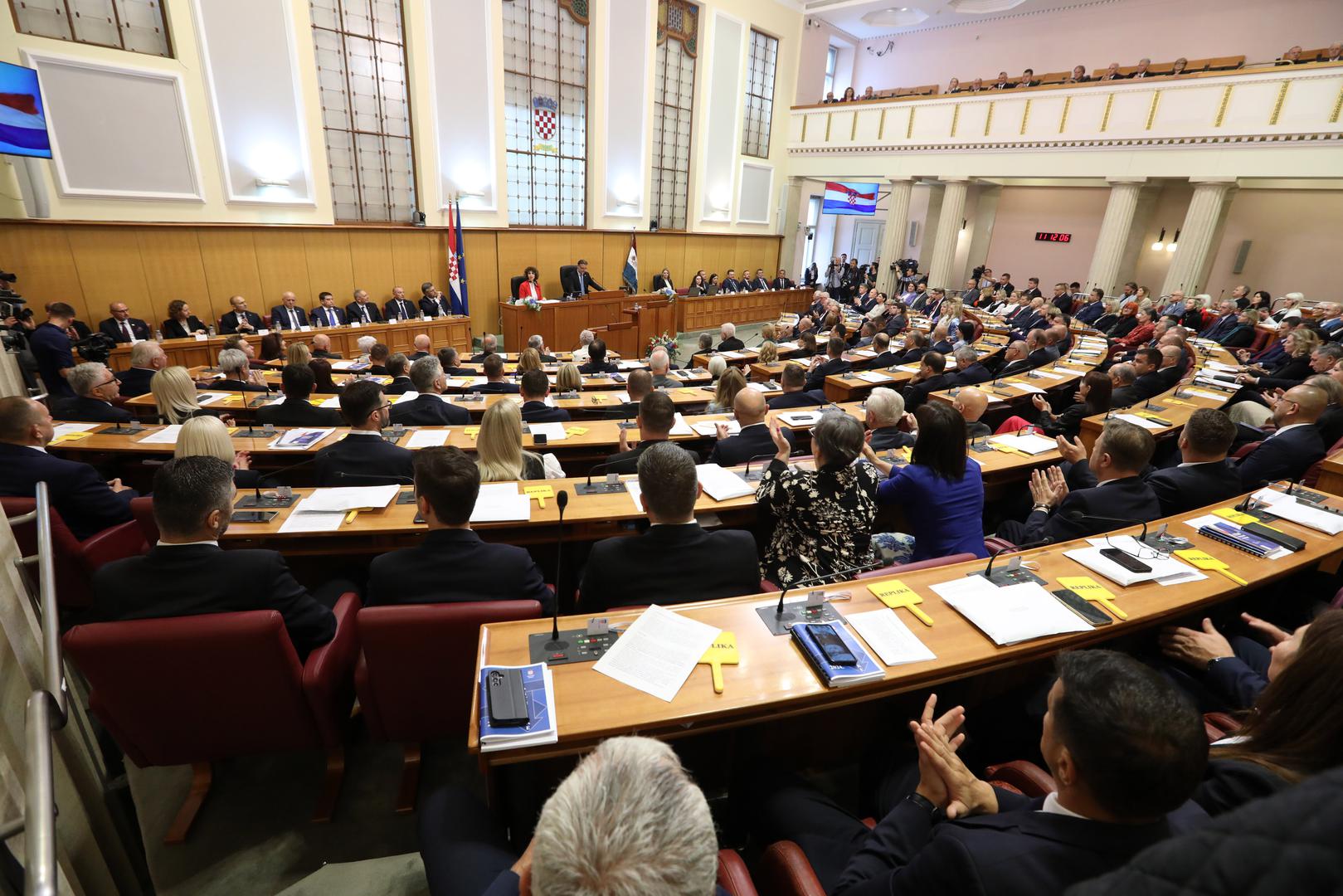 Svih 151 zastupnik ukupno se za riječ javilo 2.209 puta, svaki treći put kako bi repliciralo, dakle 756 puta, što je na tragu praksi iz proteklih saborskih saziva.