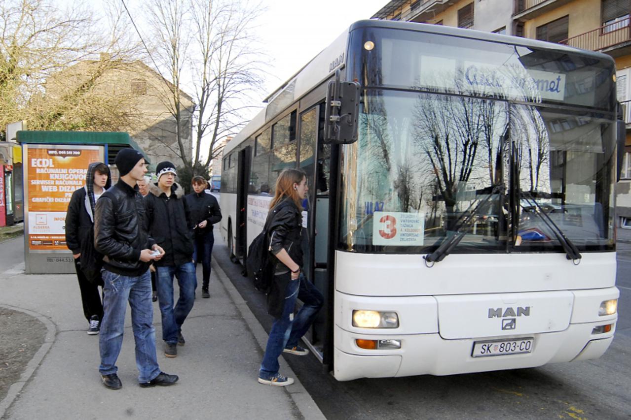 '11.02.2011., Sisak - U sisackom Autoprometu pripremaju se otkazi ugovora o radu za 40-tak radnika. Photo:Nikola Cutuk/PIXSELL'