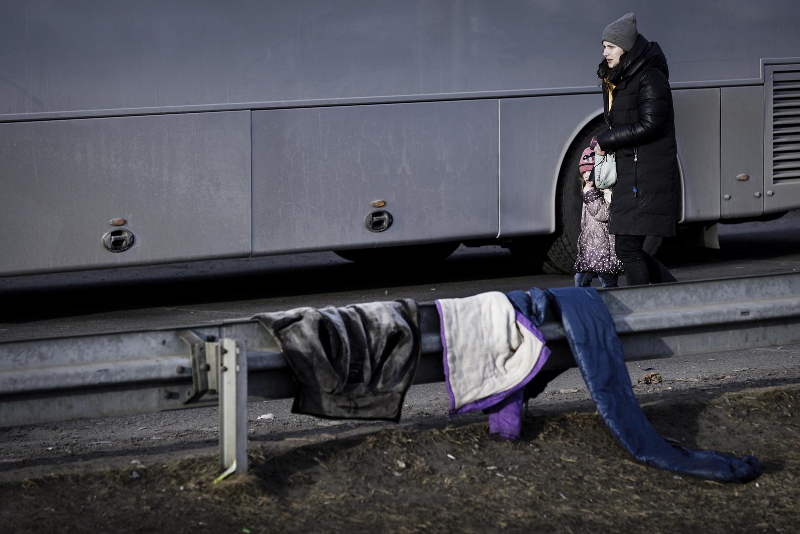 12.03.2022., Yavoriv, Ukrajina - Zbog velikog pritiska na granicni prijelaz tisuce izbjeglica danima strpljivo boravi na hladnoci cekajuci svoju sansu za prelazak u Poljsku i put porema zapadu.  Photo: Milan Sabic/PIXSELL