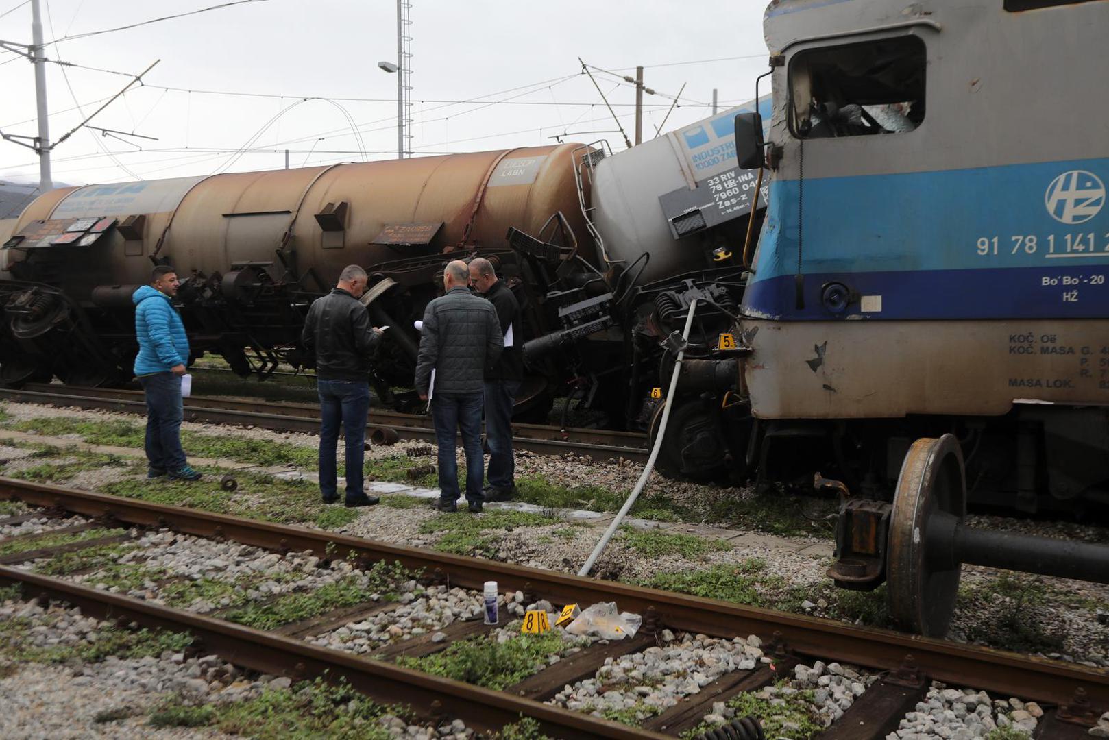 14.11.2022., Rijeka - Teretni vlak koji prometuje na relaciji Rijeka-Moravice naletio je nocas na parkirane vagone na zeljeznickom kolodvoru Skrljevo u blizini Rijeke, a u nesreci nije bilo ozlijedjenih osoba.Nadlezna policijska postaja provodi istragu Photo: Goran Kovacic/PIXSELL