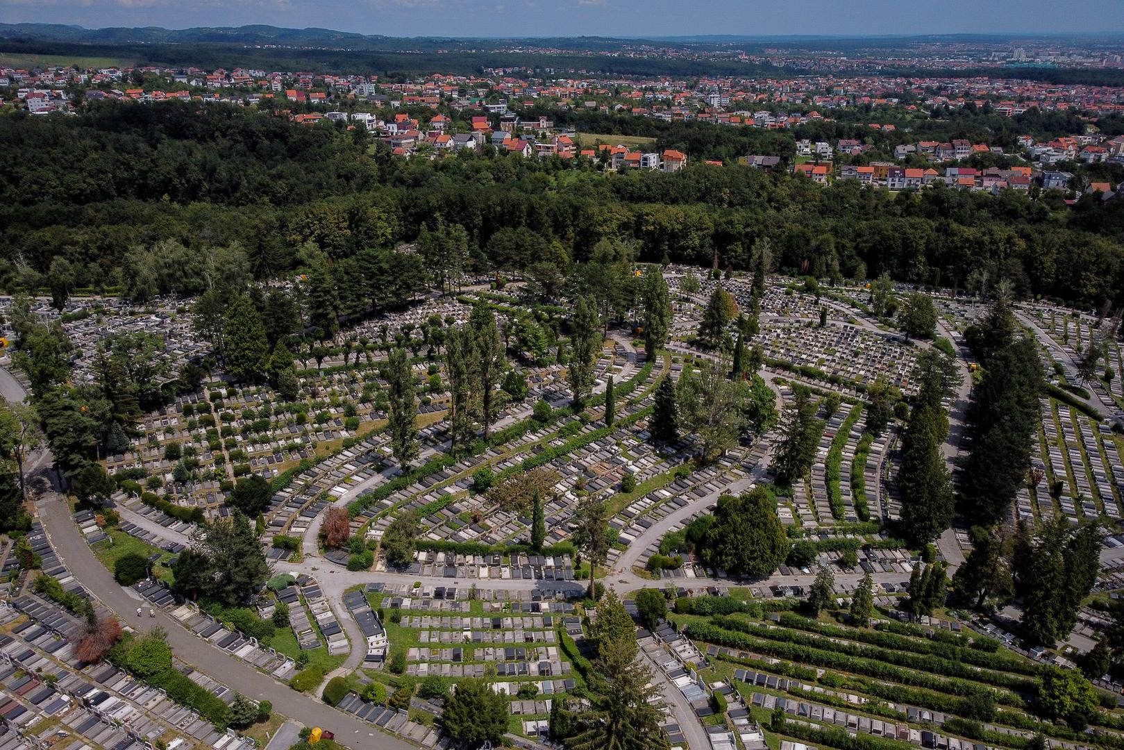 20.07.2023., Zagreb -  Olujno nevrijeme poharalo je i zagrebacko groblje Mirogoj. Jak vjetar rusio je stabla koja su padala na grobove te neke od njih i ostetila. Fotografije iz zraka. Photo: Igor Kralj/PIXSELL