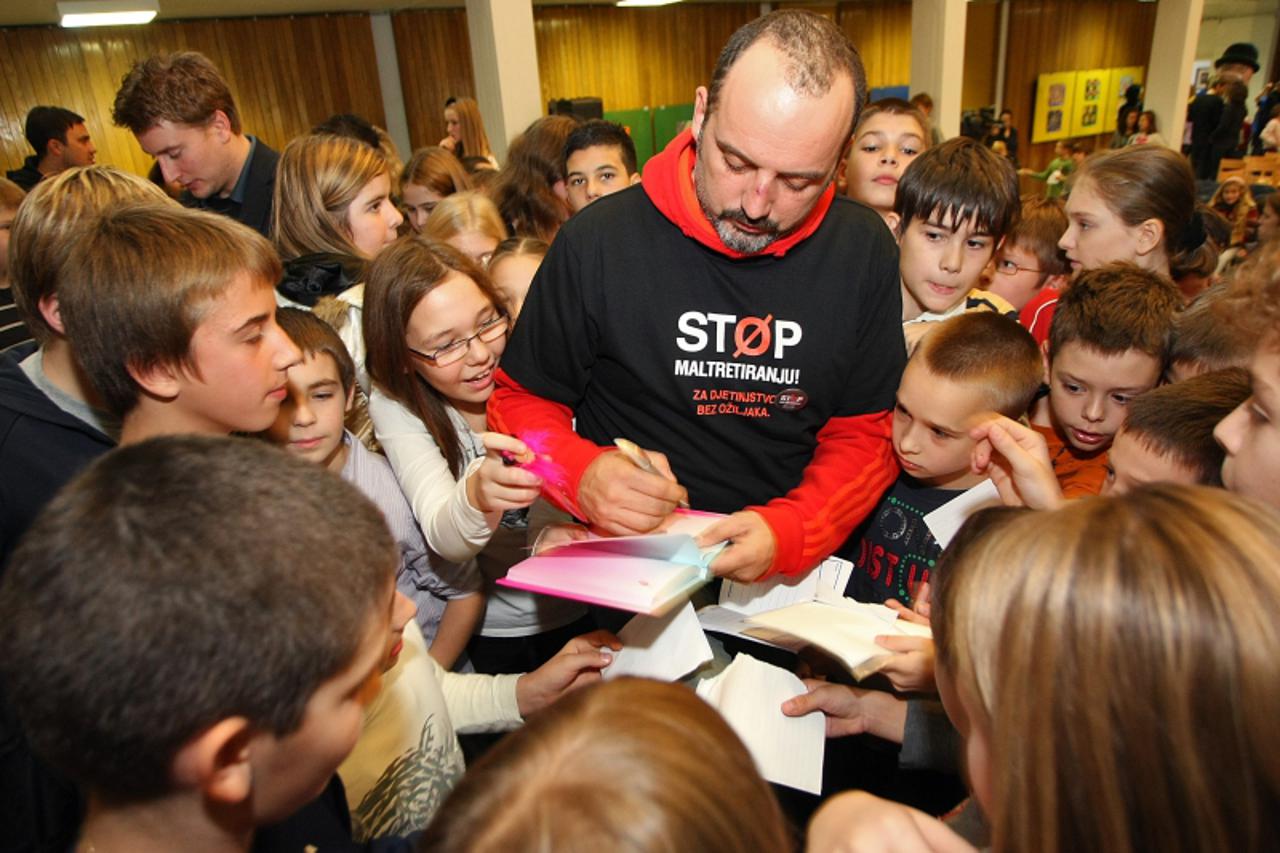 '10.11.2010., Zagreb - Obiljezavanje Dana bez maltretiranja za djetinjstvo bez oziljaka u OS Zaprudje. Brojne poznate osobe  dosle su kako bi uvelicali program .Program su vodili Barbara Kolar i Ivan 