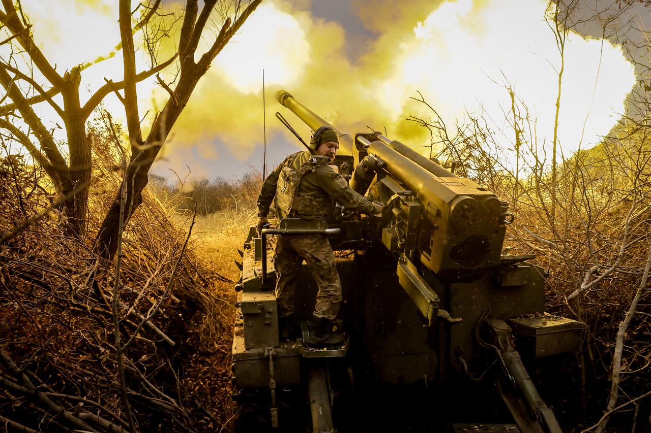 FILE PHOTO: Ukrainian servicemen fire a self-propelled howitzer towards Russian troops near the frontline town of Chasiv Yar