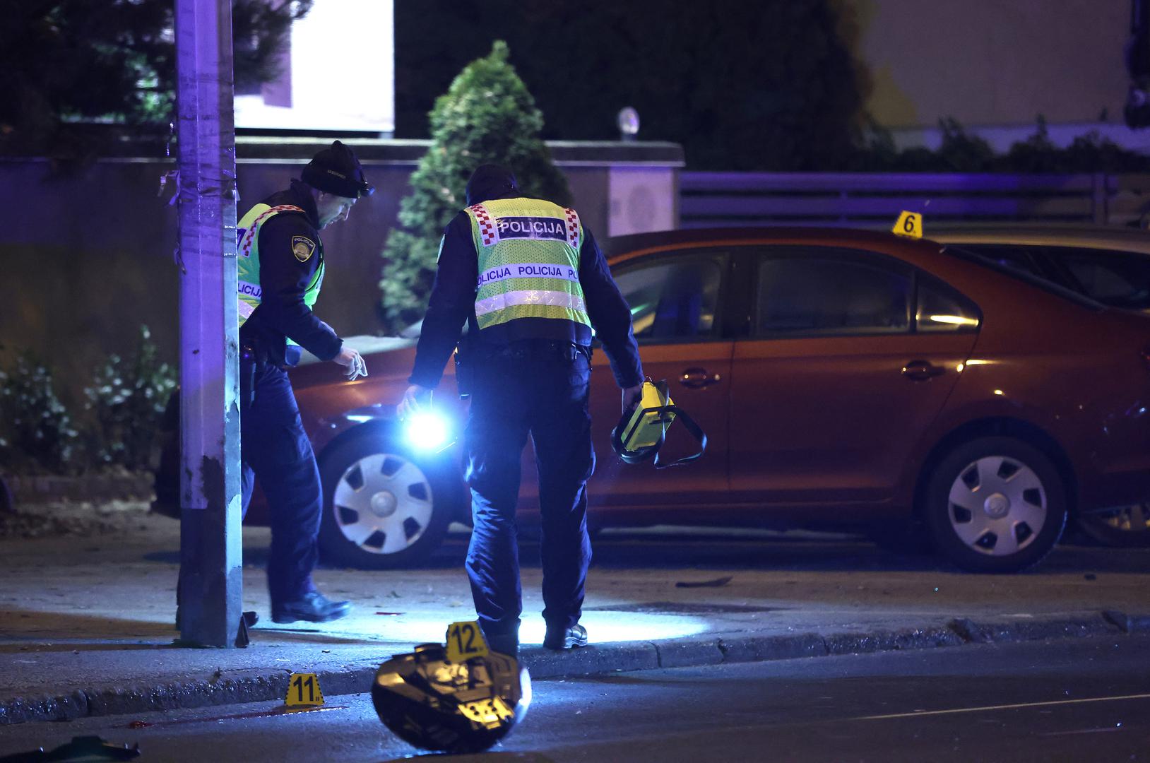 24.12.2023., Zagreb -  U Ilici kod kucnog broja 308 doslo je do prometne nesrece. Policijski sluzbenici obavljaju ocevid nakon prometne nesrece u kojoj su sudjelovali osobni automobil i motocikl. Smrtno je stradao vozac motocikla.  Photo: Sanjin Strukic/PIXSELL