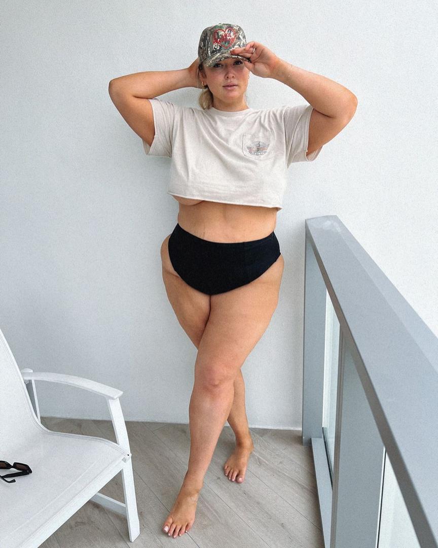 Poznata plus-size manekenka Hunter McGrady jedna je od najglasnijih zagovornica pozitivnog razmišljanja o vlastitom tijelu i ponosnog isticanja svih 'mana' koje krase neku ženu.