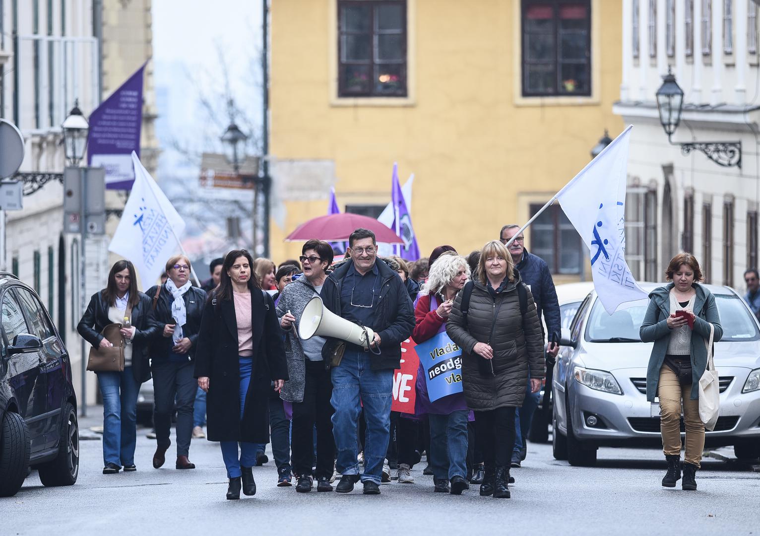 10.11.2022., Zagreb - Prosvjed i konferencija za novinare radnica Orljave. Prosvjed organiziraju Novi sindikat i Sindikat tekstila, obuce, koze, gume Hrvatske. Pozeska tvornica Orljava zavrsila je u stecaju u srpnju 2021., a 172 radnice i dalje cekaju isplatu otpremnine koja im po zakonu i kolektivnom ugovoru pripada. Organizatori prosvjeda kazu da Vlada ignorira zahtjeve radnika. Photo: Neva Zganec/PIXSELL