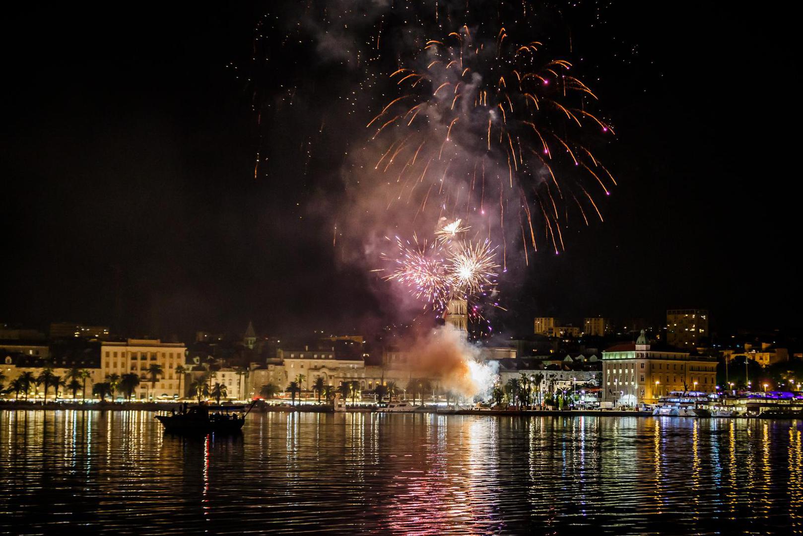 07.05.2022., Split - Vatromet na zavrsetku proslave sv Dujma. Danas je grad Split proslavio svog nebeskog zastitnika sv Dujma te je na kraju koncerta odrzan vatromet. 

 Photo: Zvonimir Barisin/PIXSELL