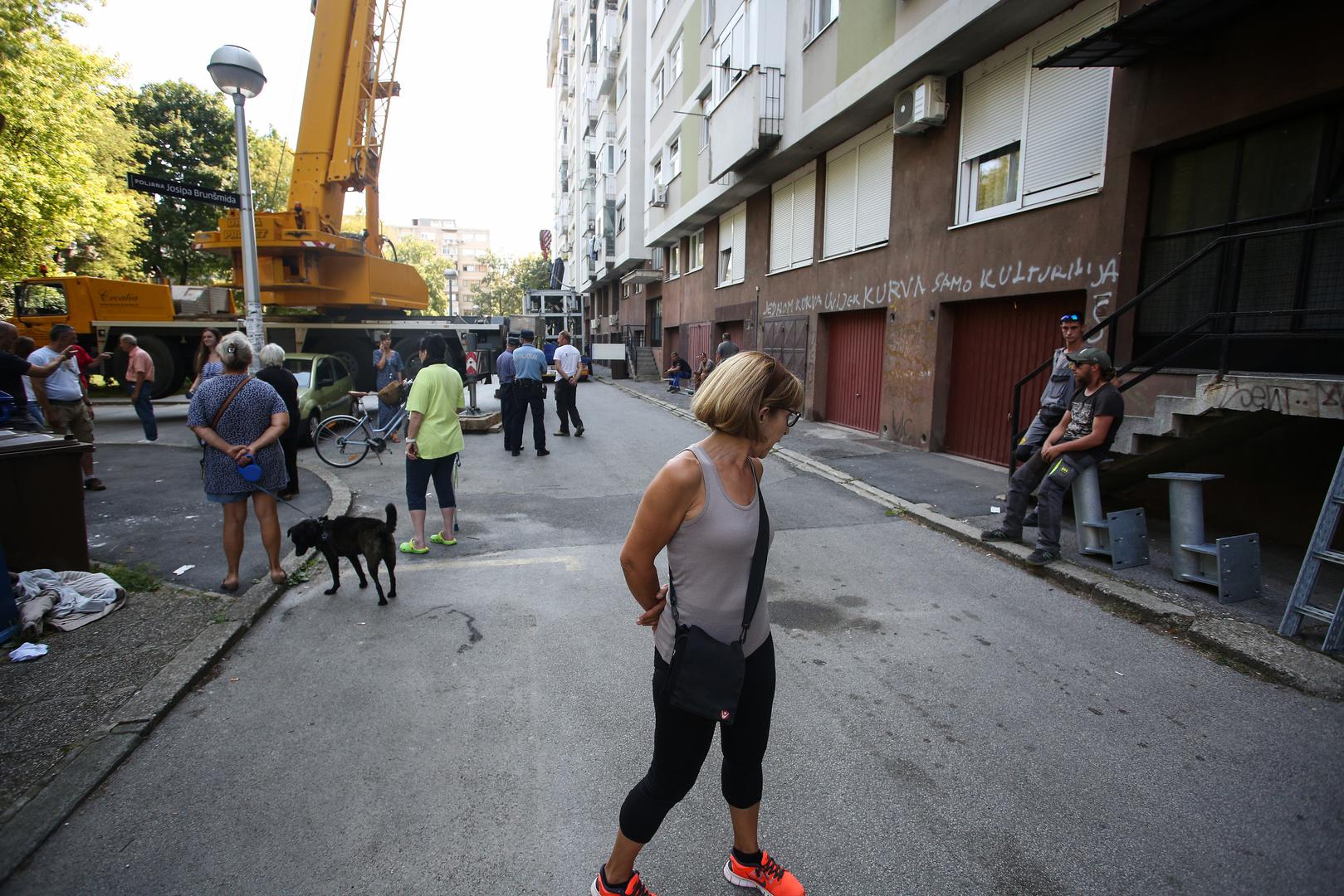 11.08.2021., Zagreb - Stanari zgrade u Alabaharijevoj ulici pobunili su se protiv postavljanja repetitora na vrh njihove zgrade. 
Photo: Zeljko Hladika/PIXSELL