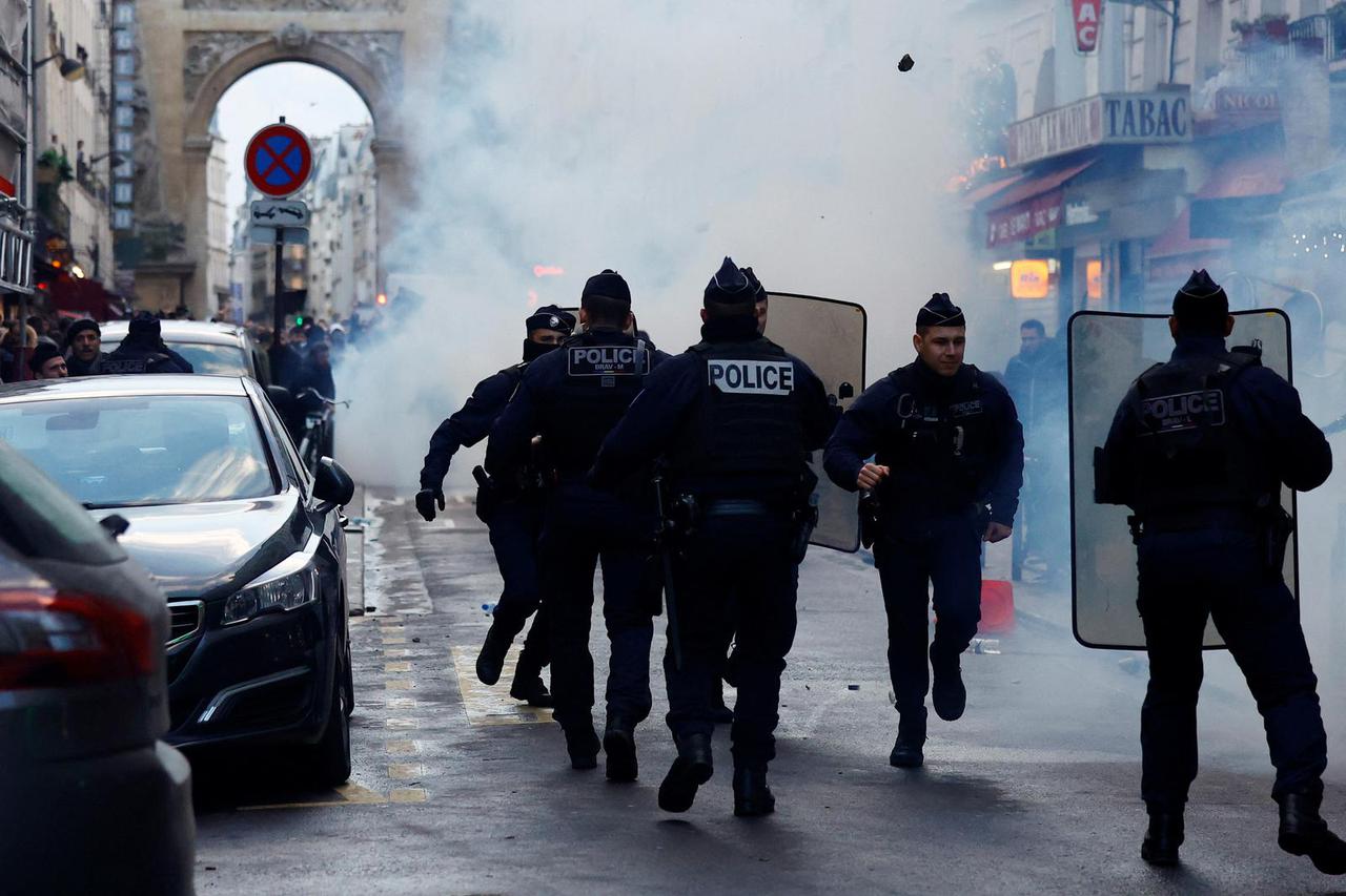 Gunshots fired in central Paris