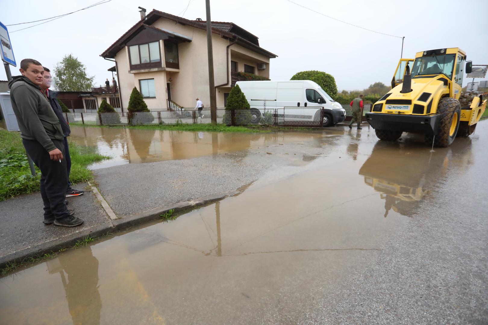 04.10.2024., Karlovac - Zbog visokog vodostaja rijeke Kupe koji je u 9 sati bio na 768 cm proglasene su izvanredne mjere od poplava.  Photo: Kristina Stedul Fabac/PIXSELL