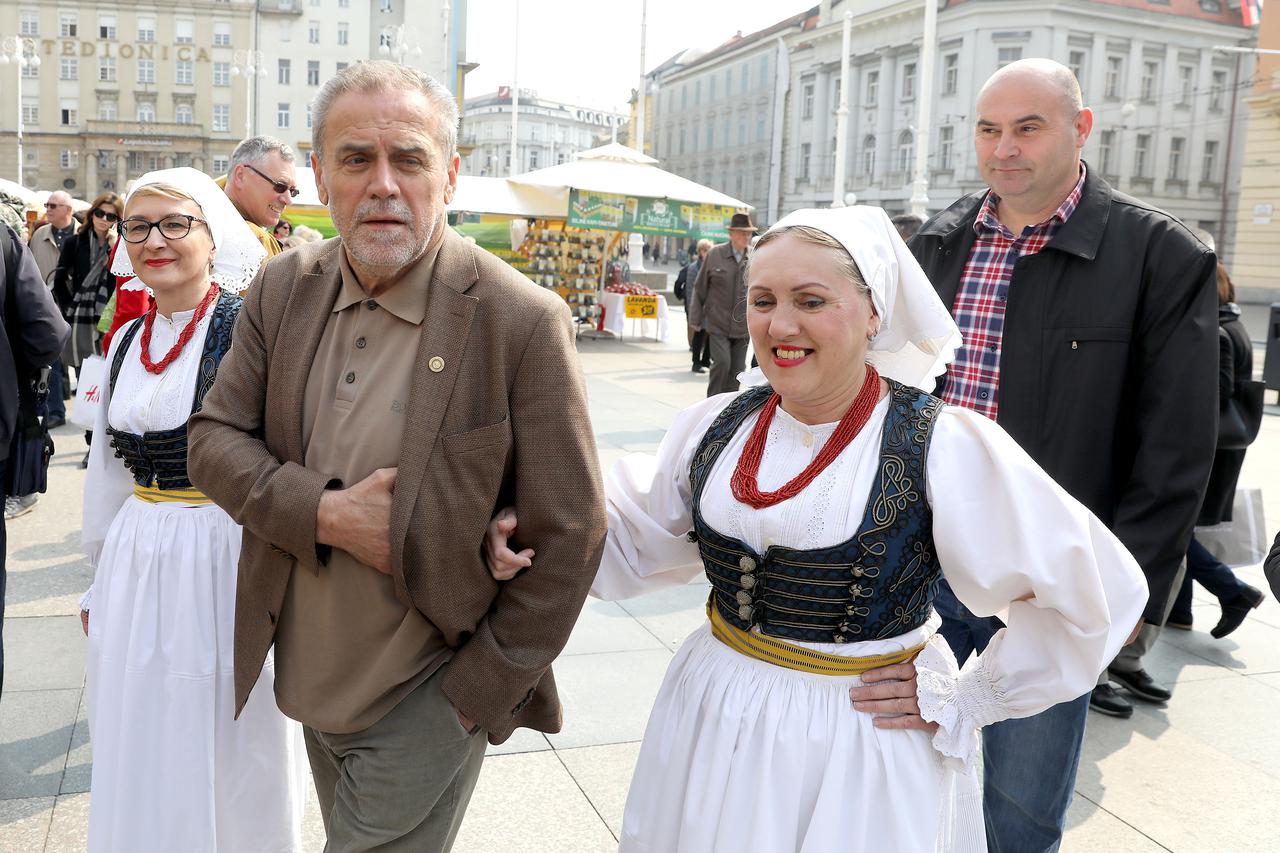 Zagreb: Na Trgu bana Jelačića otvorena manifestacija Domaće je domaće