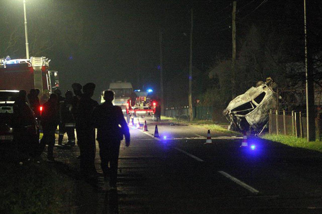 deanovec zapalio se auto (1)