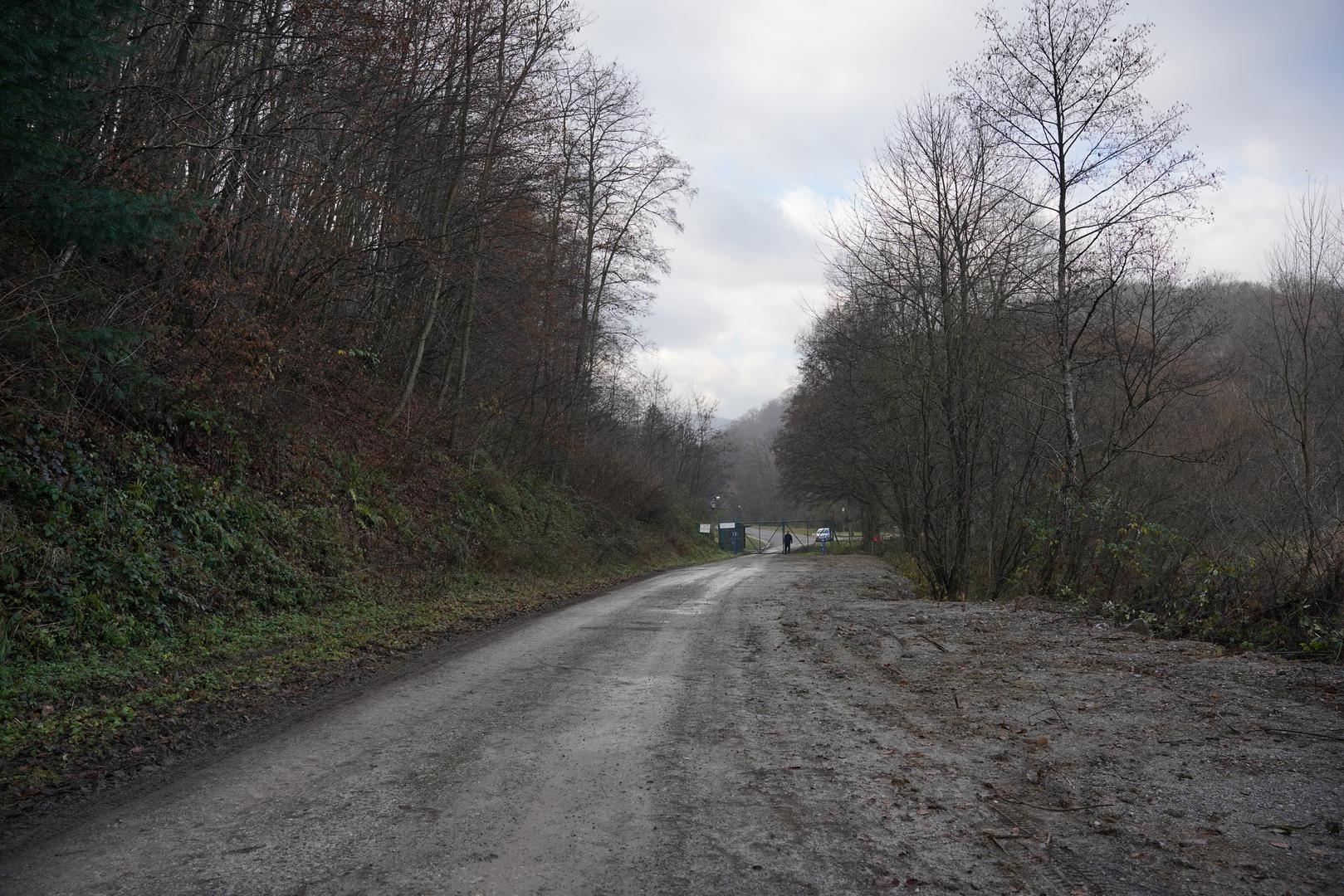 20.12.2021., Trgovska gora (HR) i Novi Grad (BiH) - Trgovska gora je vec tjednima u fokusu odnosa izmedju BiH i Hrvatske zbog planova Hrvatske da radioaktivni otpad iz NE Krsko kroz nekoliko godina pocne skladistiti u ovoj bivsoj vojarni nadomak granice sa BiH i rijekom Unom. Ekipa Pixsella obisla je Trgovsku goru i skladista gdje su planirana odlaganja ovog otpada, kao i Novi Grad u BiH gdje su nam sagovornici bili gradjani ovog BH gradića, Aleksandar Jankovic, advokat, i Mario Crnkovic, eko aktivista iz NGO Green Team.  Photo: Dejan Rakita/PIXSELL