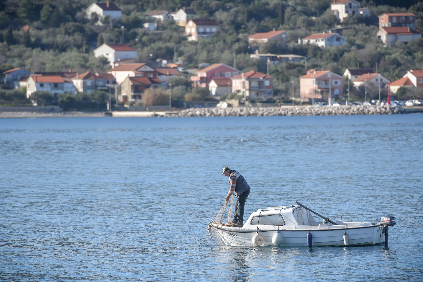 11.01.2018., Osljak -  Otok Osljak ili kako ga domaci zovu Lazaret, otok je s najmanje stanovnika. Nalazi na oko 3 milje od Zadra. Na njemu nema automobila, ali ni trgovina, i lijecnika. Njegovi zitelji koji se svi redom prezivaju Valcic zive mirnocom na kojoj im mnogi zavide.  "nPhoto: Dino Stanin/PIXSELL 