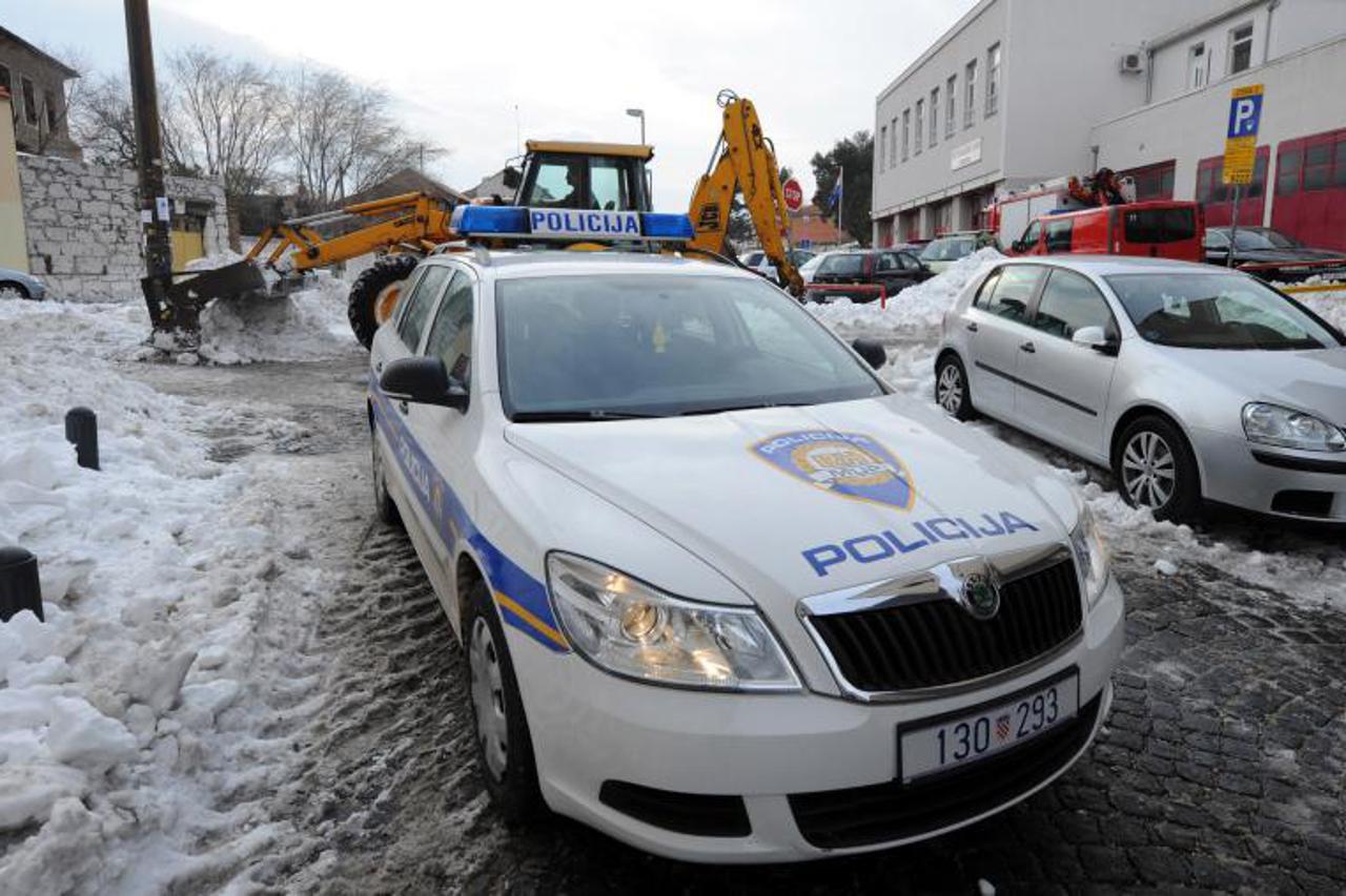 čišćenje snijega u šibeniku (1)