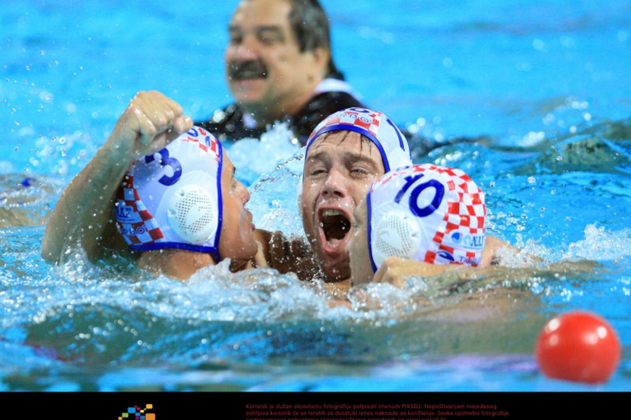 '11.09.2010., Zagreb -  LEN EP u vaterpolu, finalna utakmica za muskih reprezentacija Hrvatske i Italije.  Slavlje hrvatskih vaterpolista.  Photo: Marko Prpic/PIXSELL'